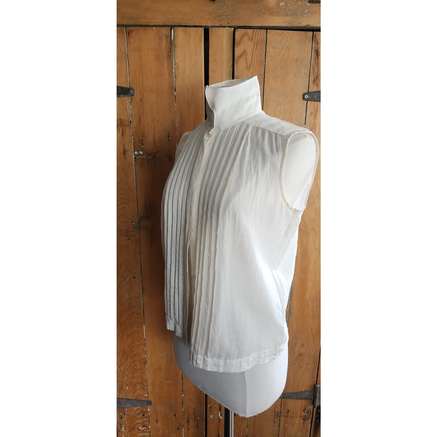 Chanel 2006 White Pleated Blouse Sleeveless Cotton Silk / M