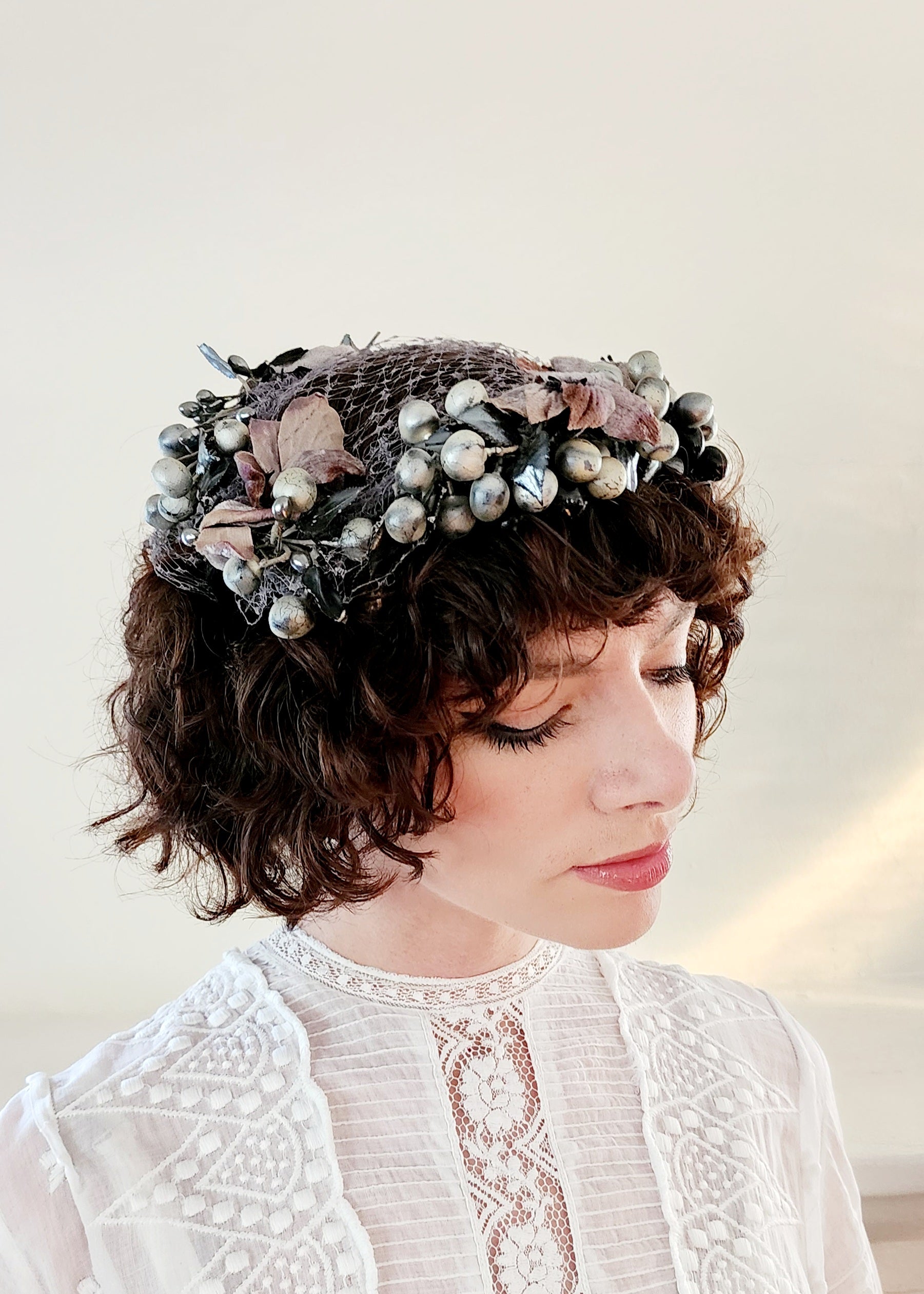 50s Silver Black Floral Crown Fascinator Headpiece Hat  display picture 1