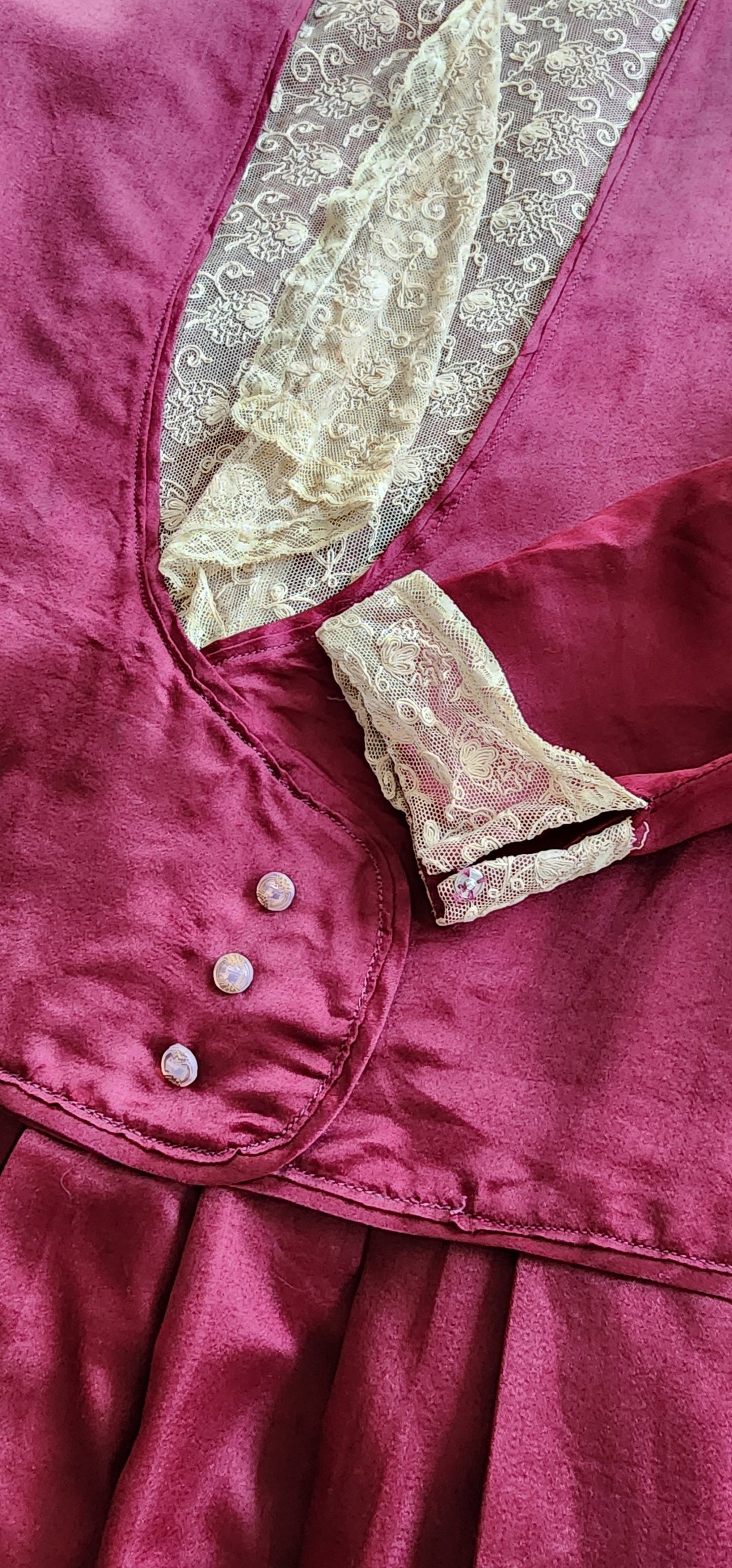 1920s Day Dress Long Sleeves Burgundy Red Silk Beige Lace M /L