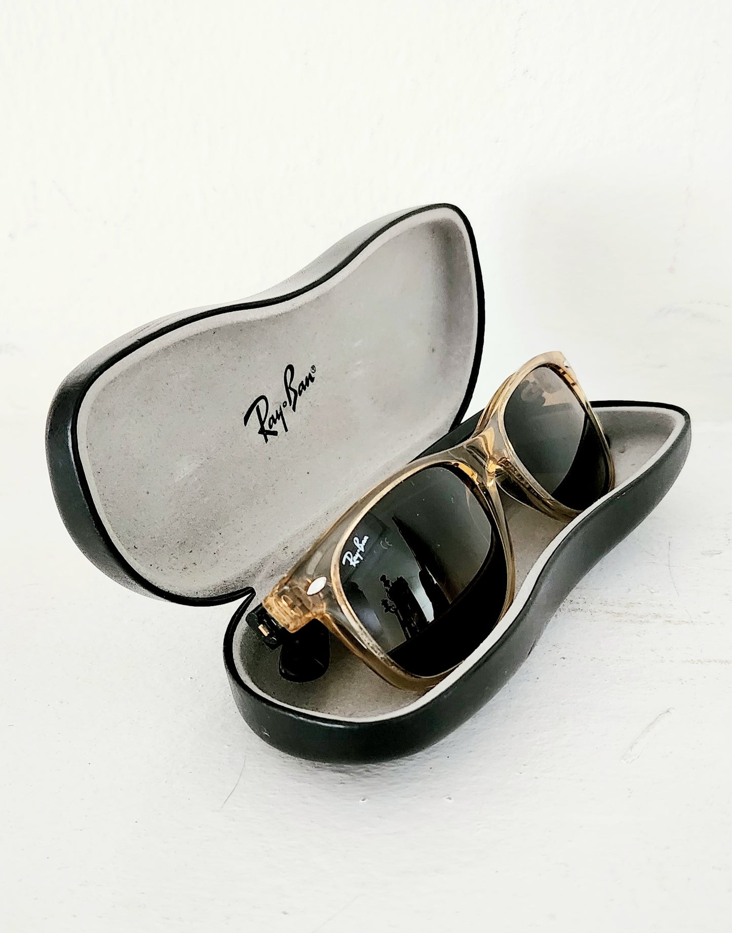 Ray Ban Wayfarer Sunglasses RB2132 Beige w/Case