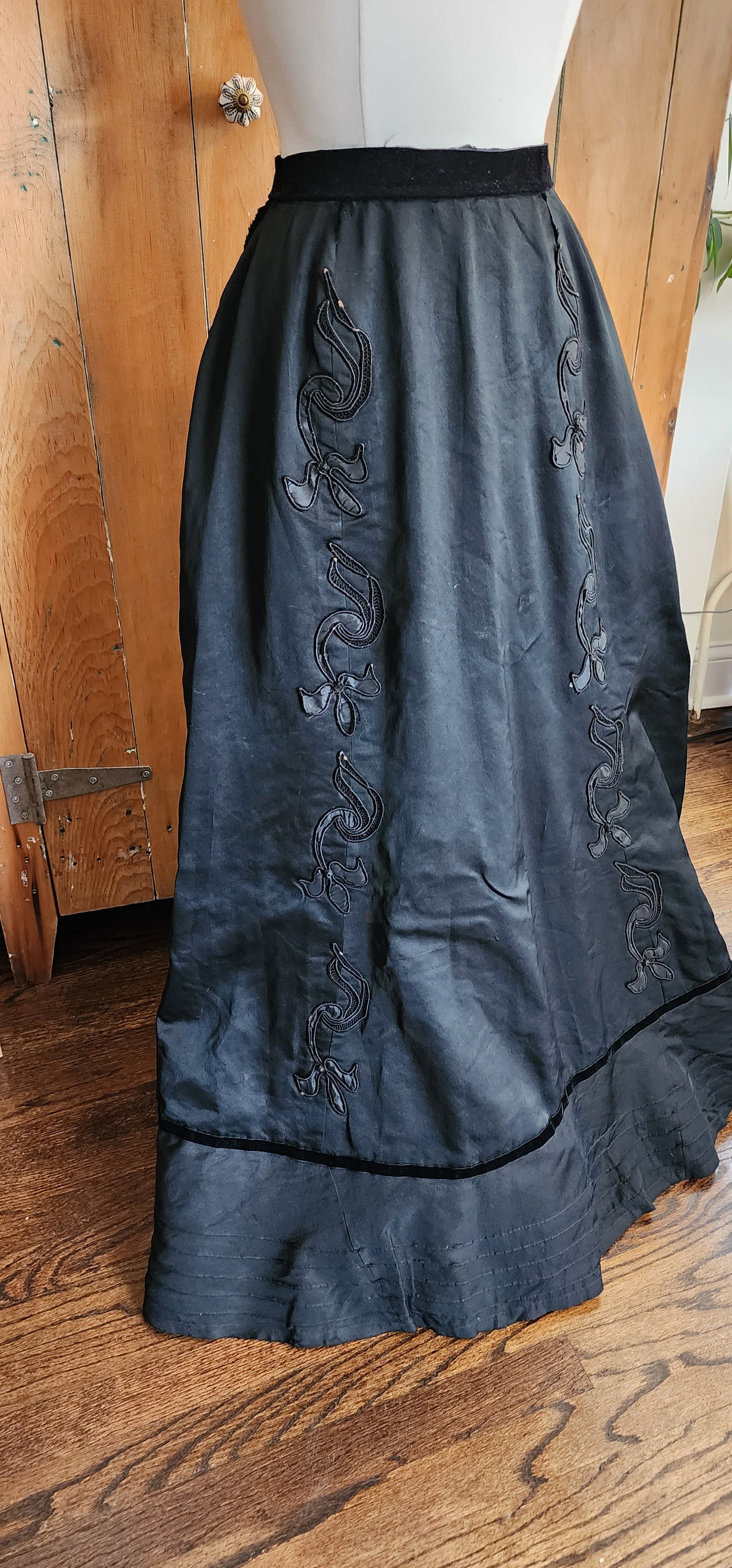 1910s Black Satin Long Skirt Leaf Applique Edwardian Costume AS IS