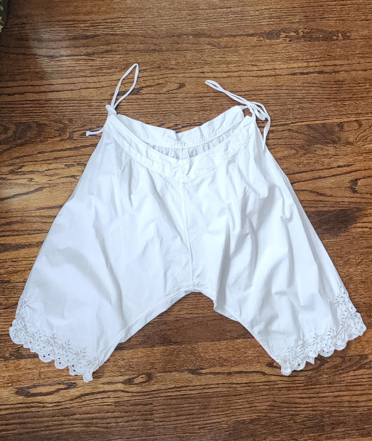 Antique Bloomers Underwear Pantaloons in White Cotton / L