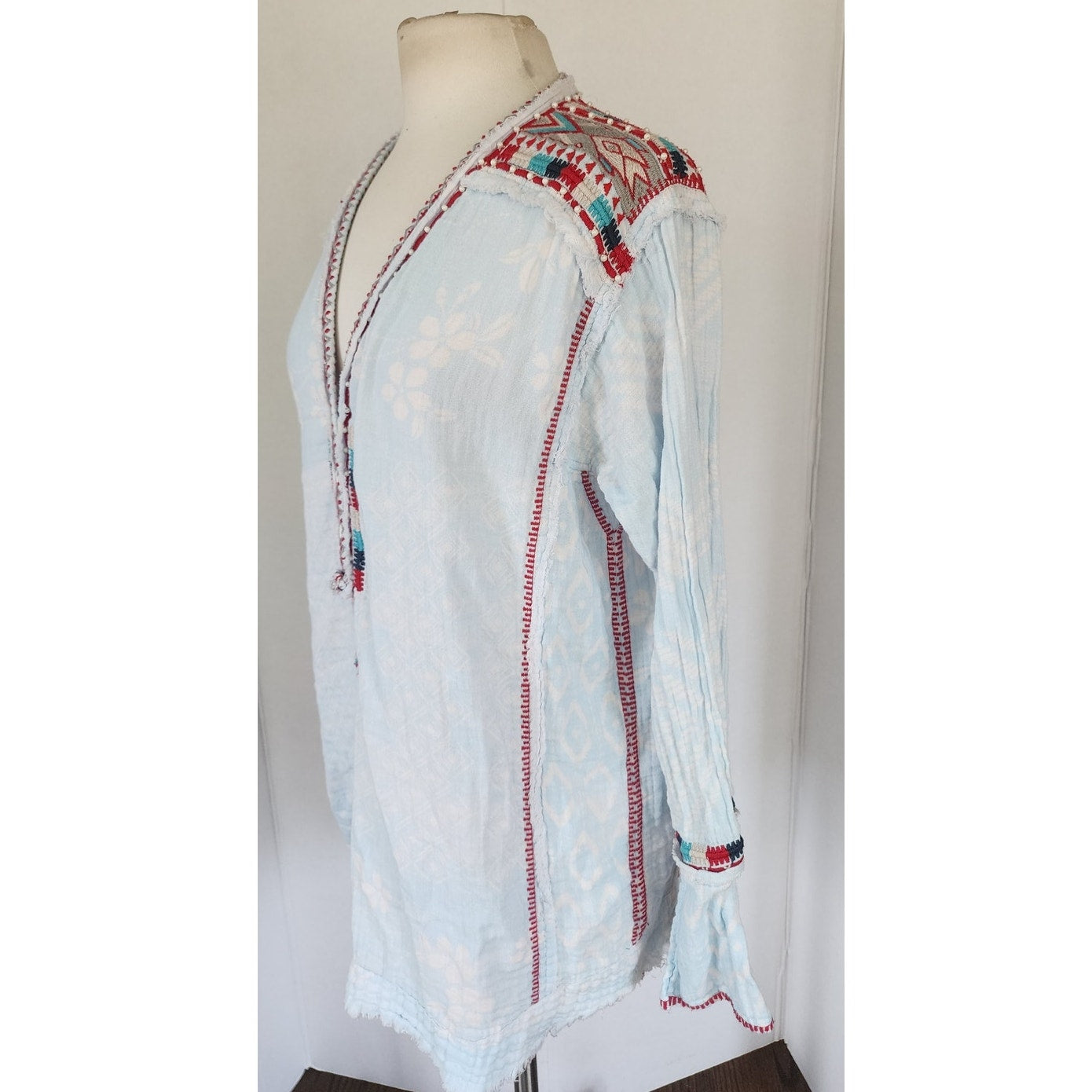 JOHNNY WAS Tunic Top Shirt Light Blue w/Embroidery Long Sleeve