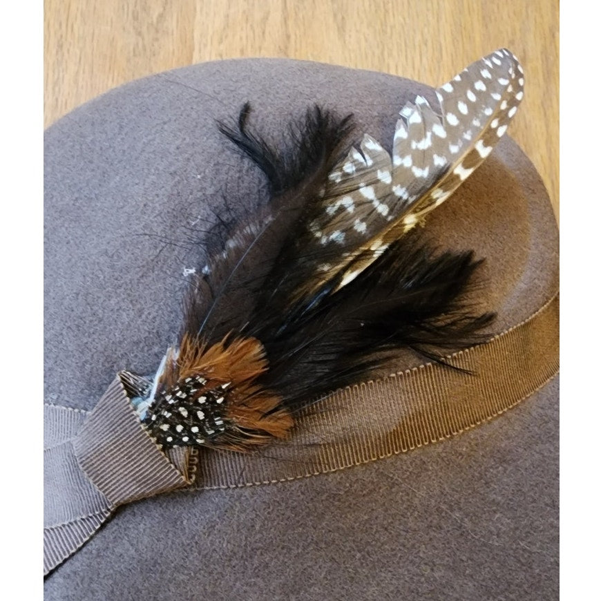 Vintage 1970s Brown Wool Ladies Hat w/Feather Wide Brim