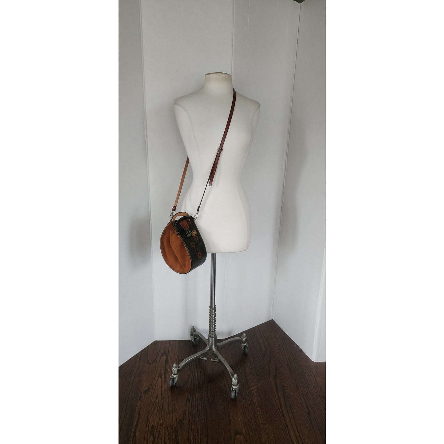 Vintage Paco Garzon Shoulder Bag Brown Tooled Leather