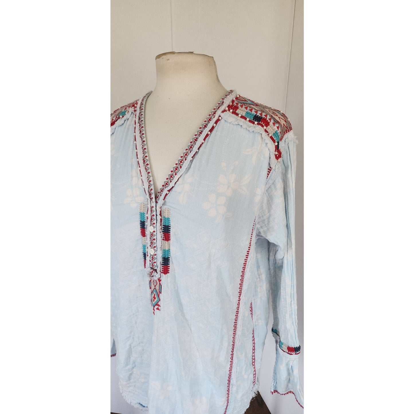 JOHNNY WAS Tunic Top Shirt Light Blue w/Embroidery Long Sleeve