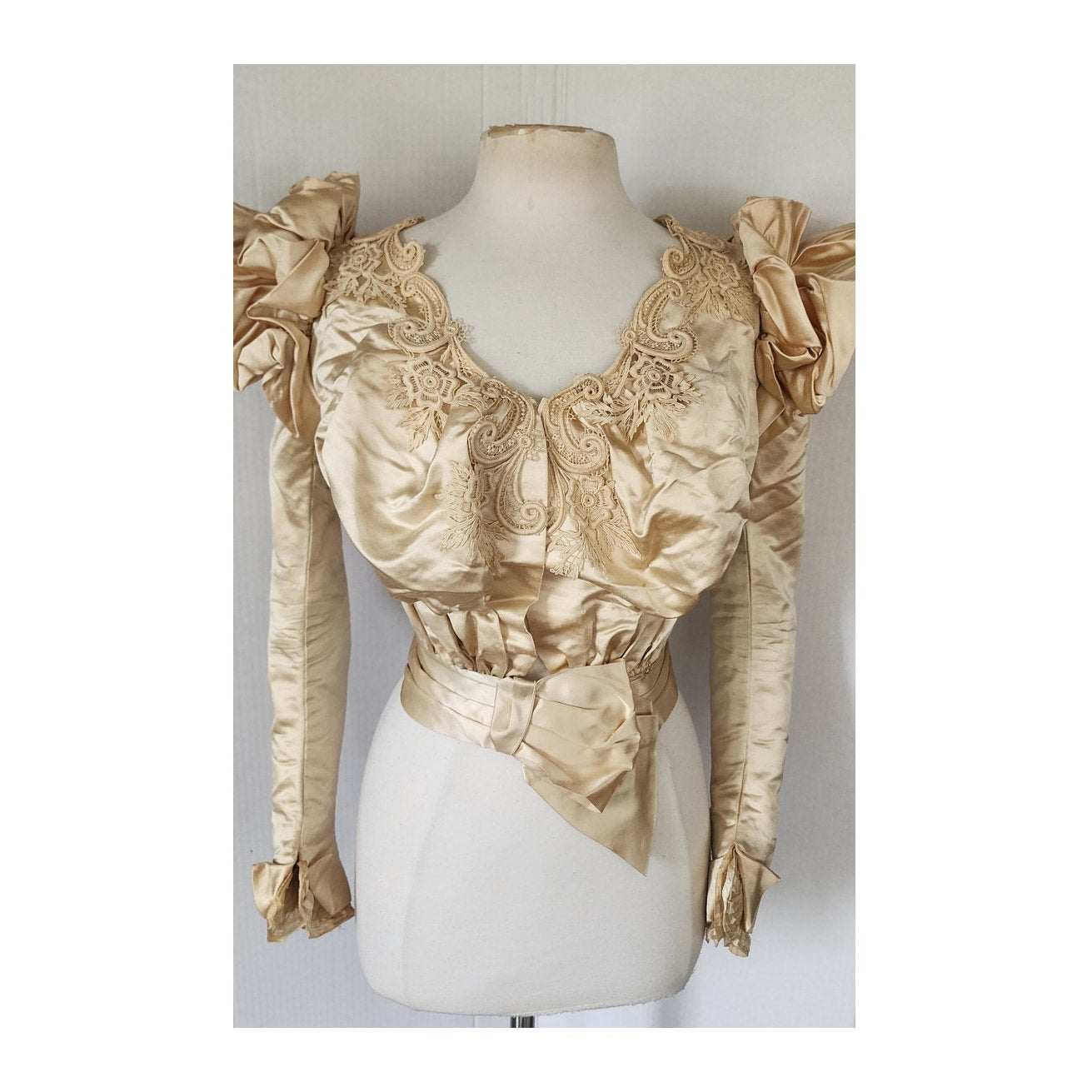 Victorian Ball Gown Bodice Top Jacket Puff Ruffled Sleeves Cream Silk Lace Embroidery 1880s 1890s