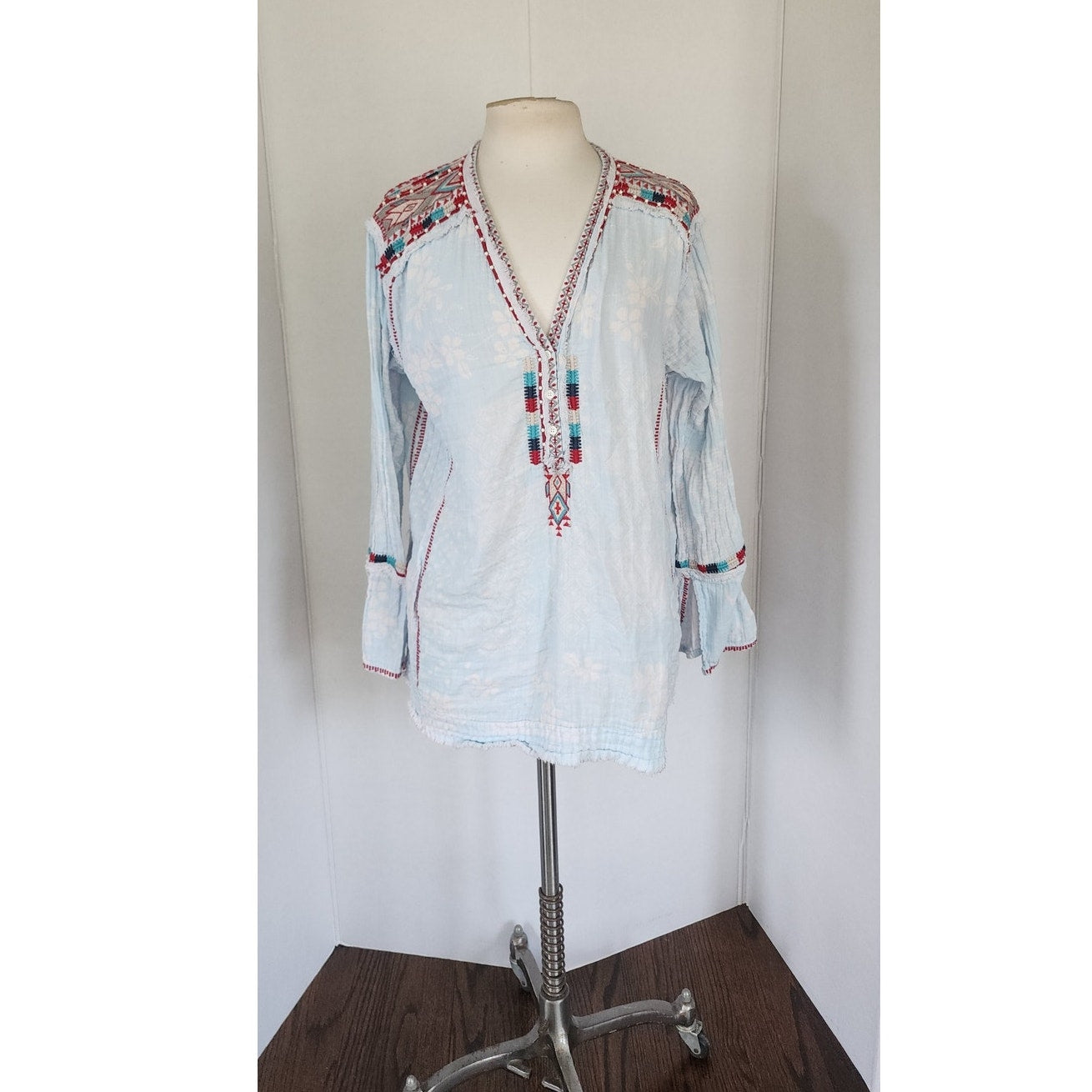 JOHNNY WAS Tunic Top Shirt Light Blue w/Embroidery Long Sleeve