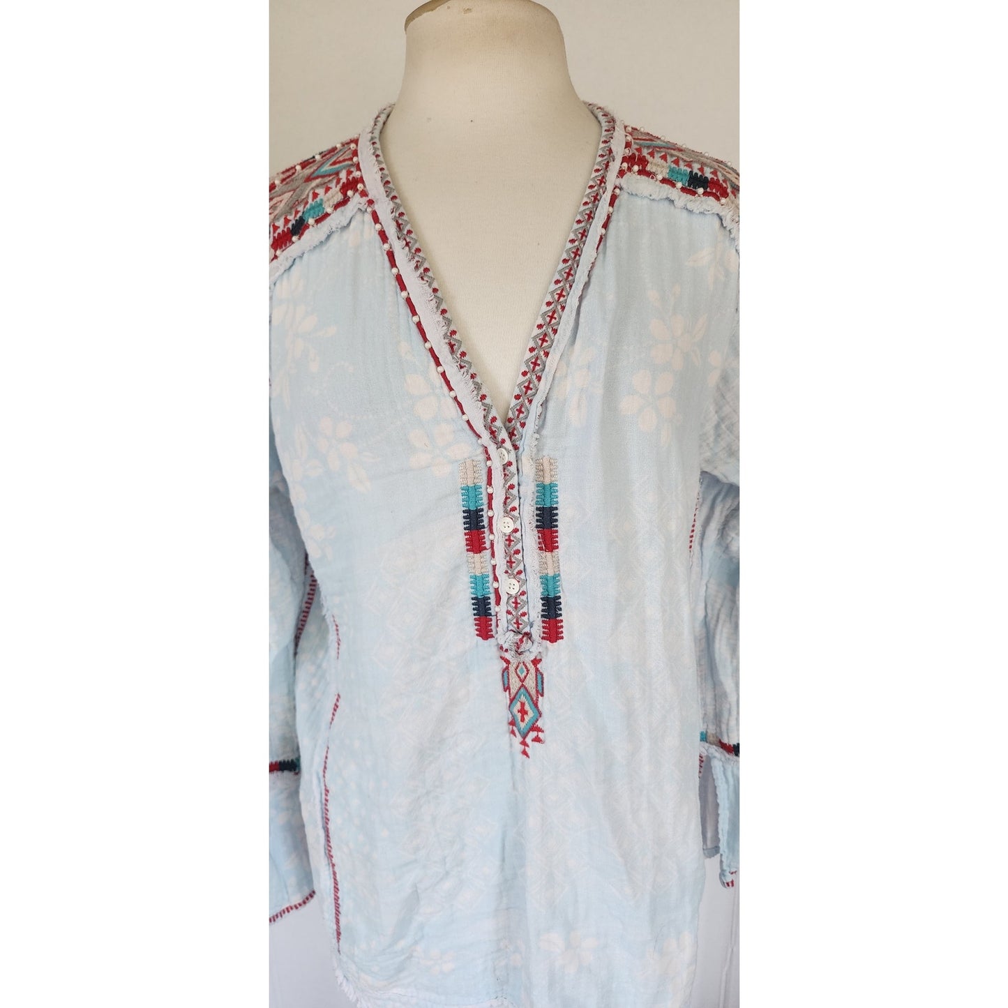 JOHNNY WAS Tunic Top Shirt Light Blue w/Embroidery Long Sleeve