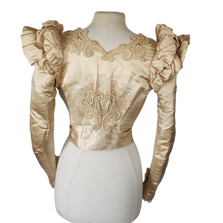 Victorian Ball Gown Bodice Top Jacket Puff Ruffled Sleeves Cream Silk Lace Embroidery 1880s 1890s