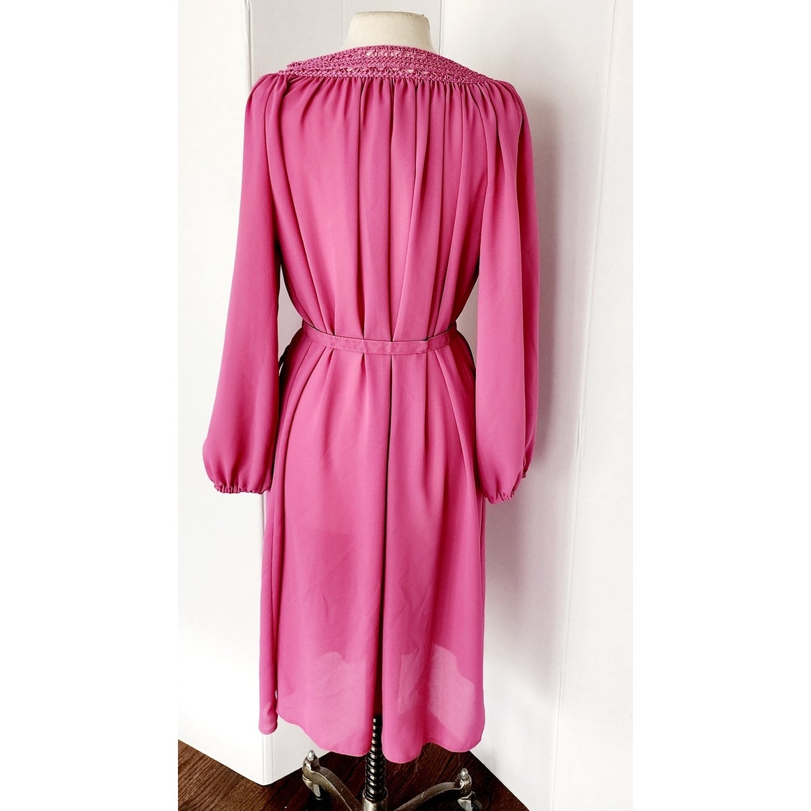 Vintage 70s Pink Dress Crochet Neckline, Belted Leslie Pomer