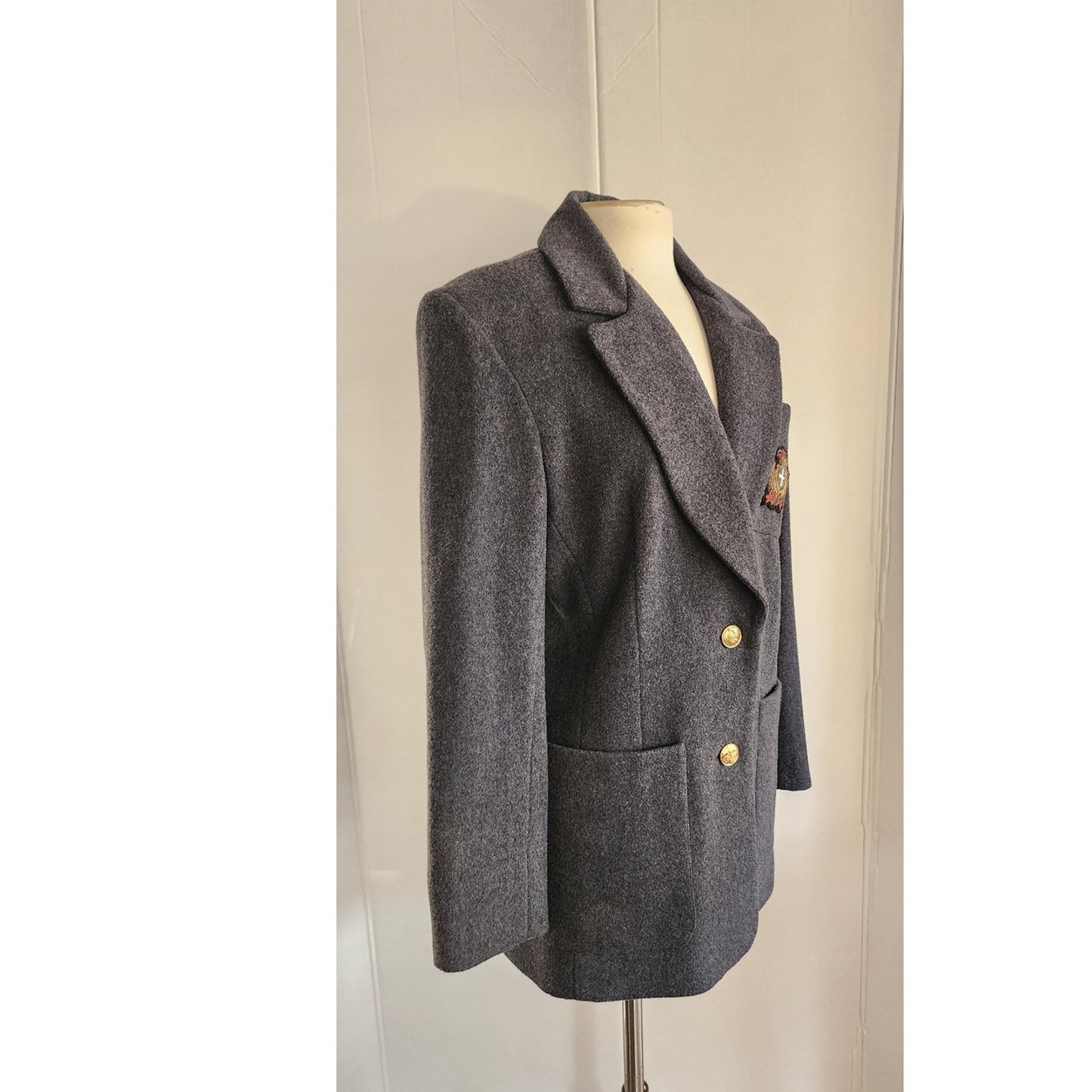 Vintage 80s Gray Blazer w/Heraldic Crest by Hugo Buscati / M