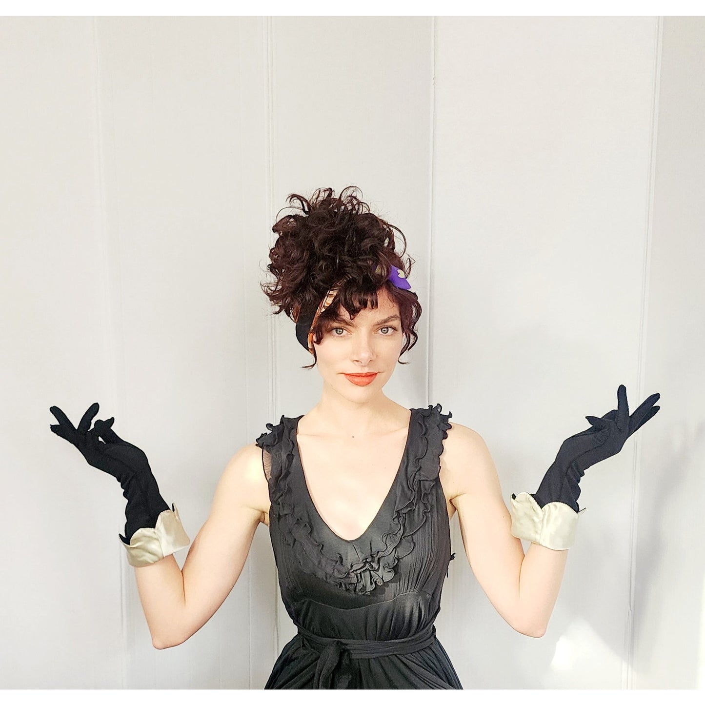 Vintage 40s Evening Gloves Black w/Cream Satin Scallop Edged Cuffs