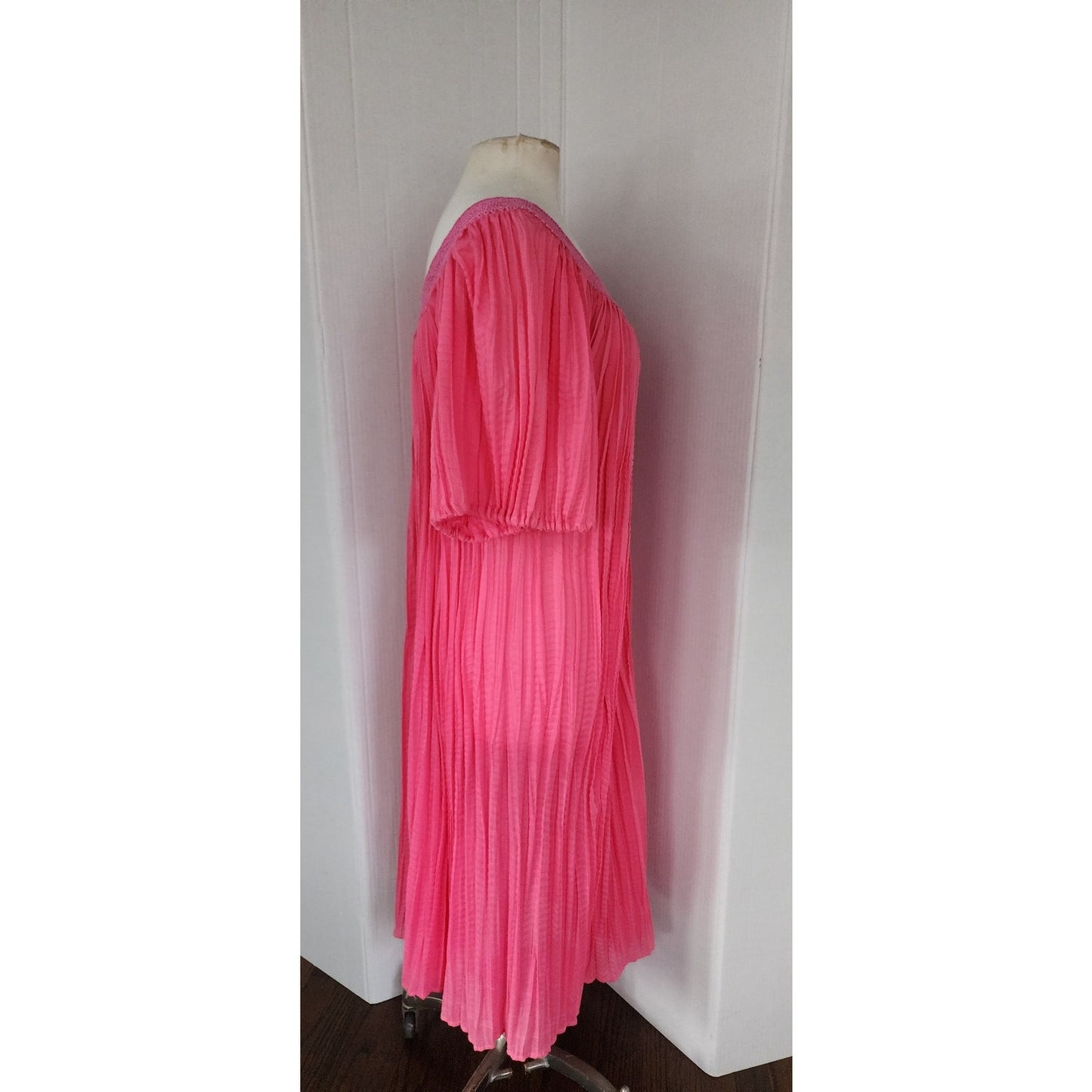 Vintage 1970s Pink Summer Dress Caftan Tent Moomoo Crinkled Pleating & Crochet
