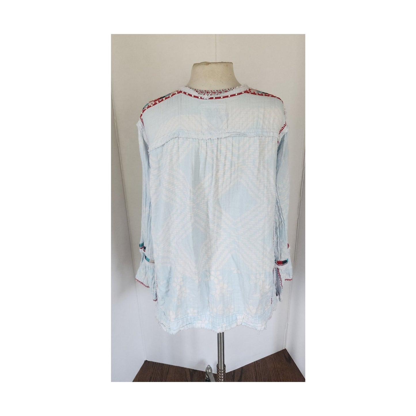 JOHNNY WAS Tunic Top Shirt Light Blue w/Embroidery Long Sleeve