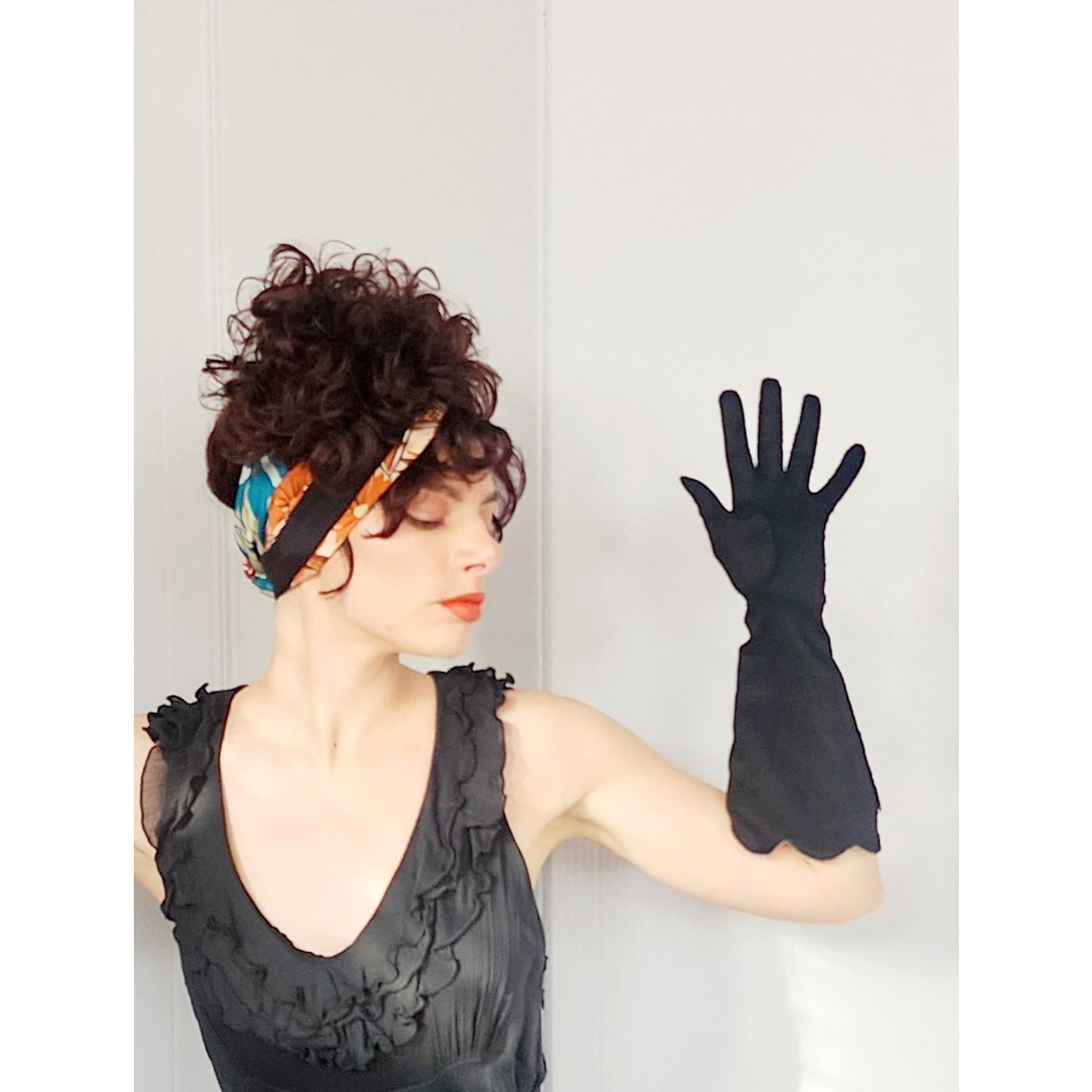 Vintage 40s Evening Gloves Black w/Cream Satin Scallop Edged Cuffs