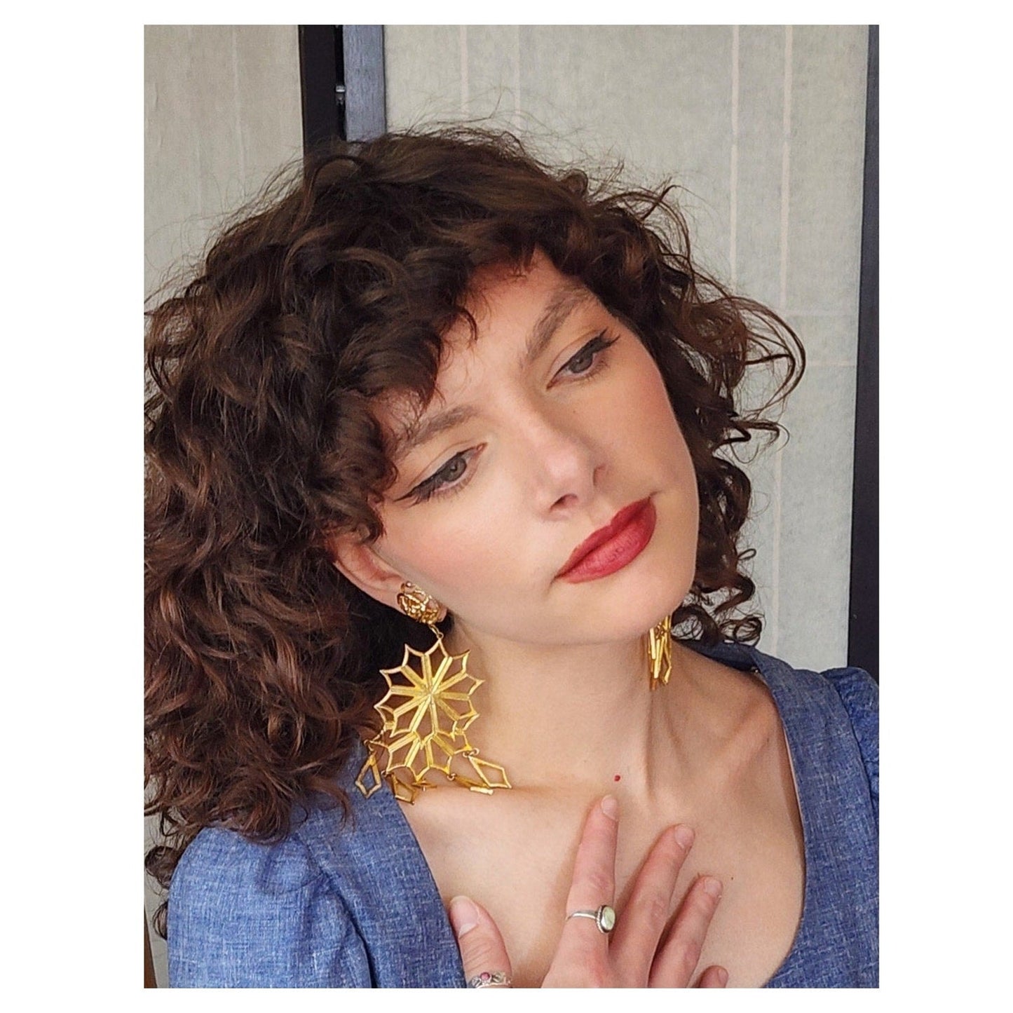 Vintage 1980s Oversized Earrings Gold Snowflake Starbursts