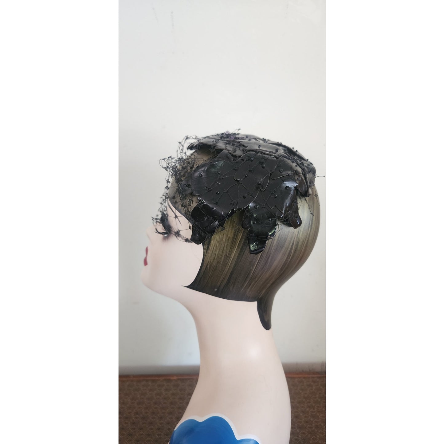Vintage 50s Bes-Ben Hat Eggshell Style Black Leather Petals