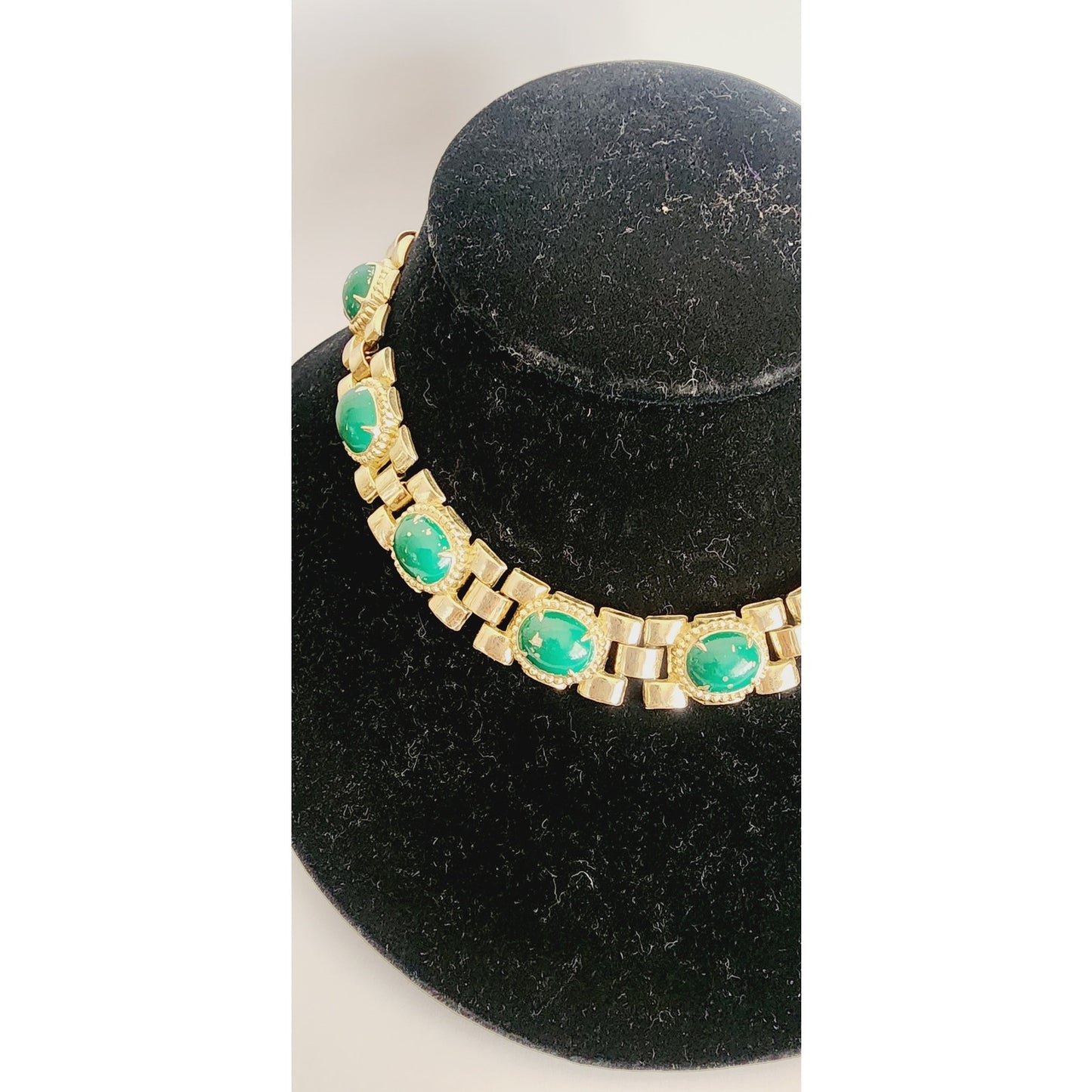 60s Choker Necklace Green Cabochon & Gold Setting