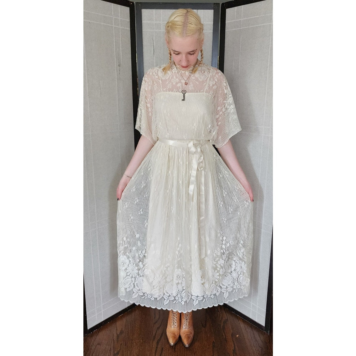 Vintage 70s Cream Lace Dress Elastic Waist Boho Bride