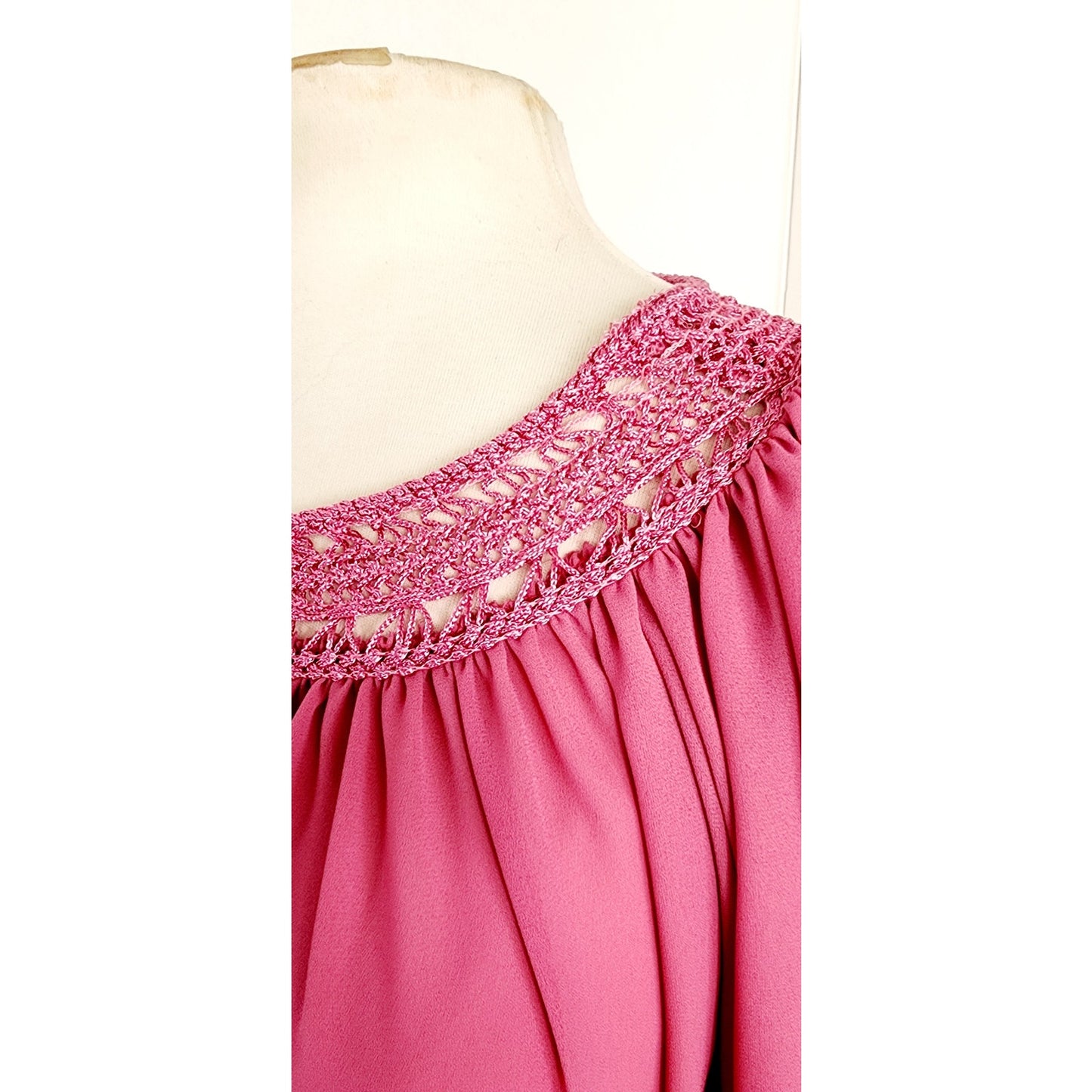 Vintage 70s Pink Dress Crochet Neckline, Belted Leslie Pomer