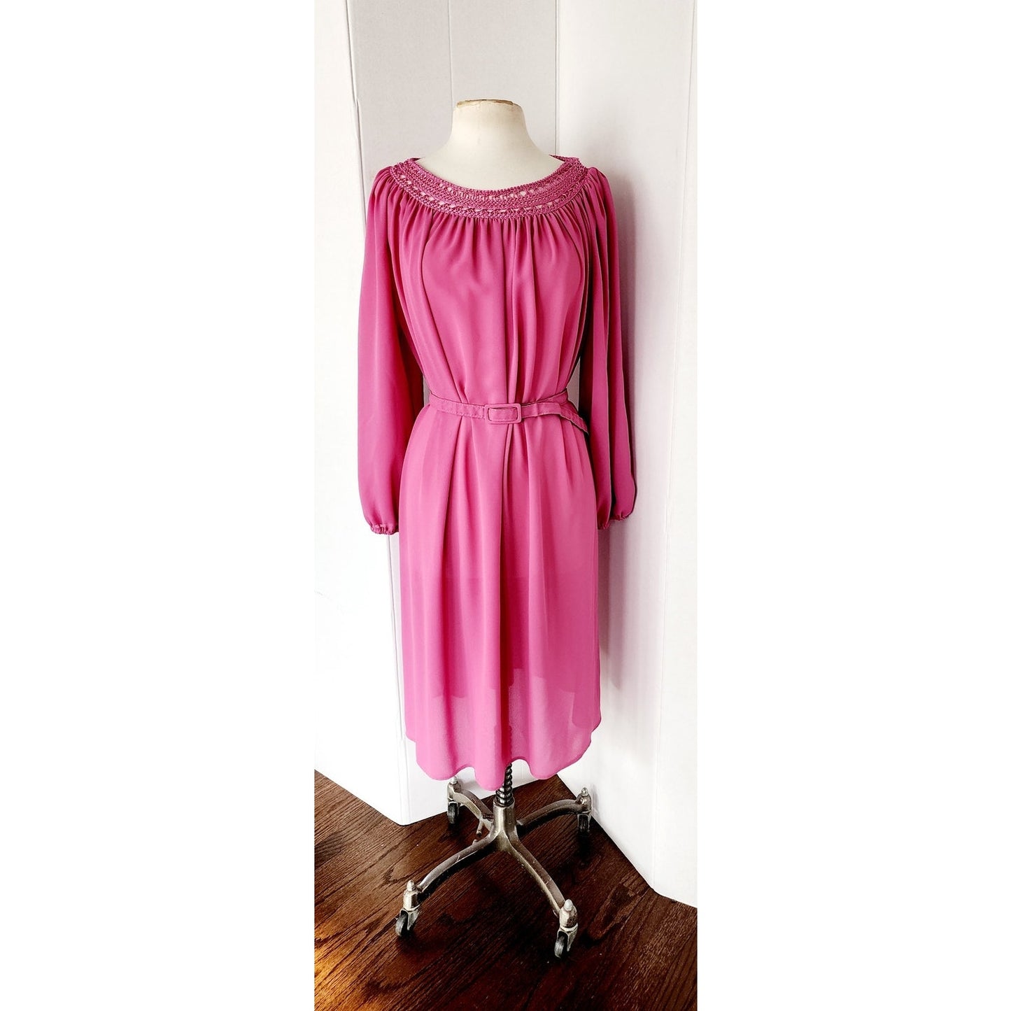 Vintage 70s Pink Dress Crochet Neckline, Belted Leslie Pomer