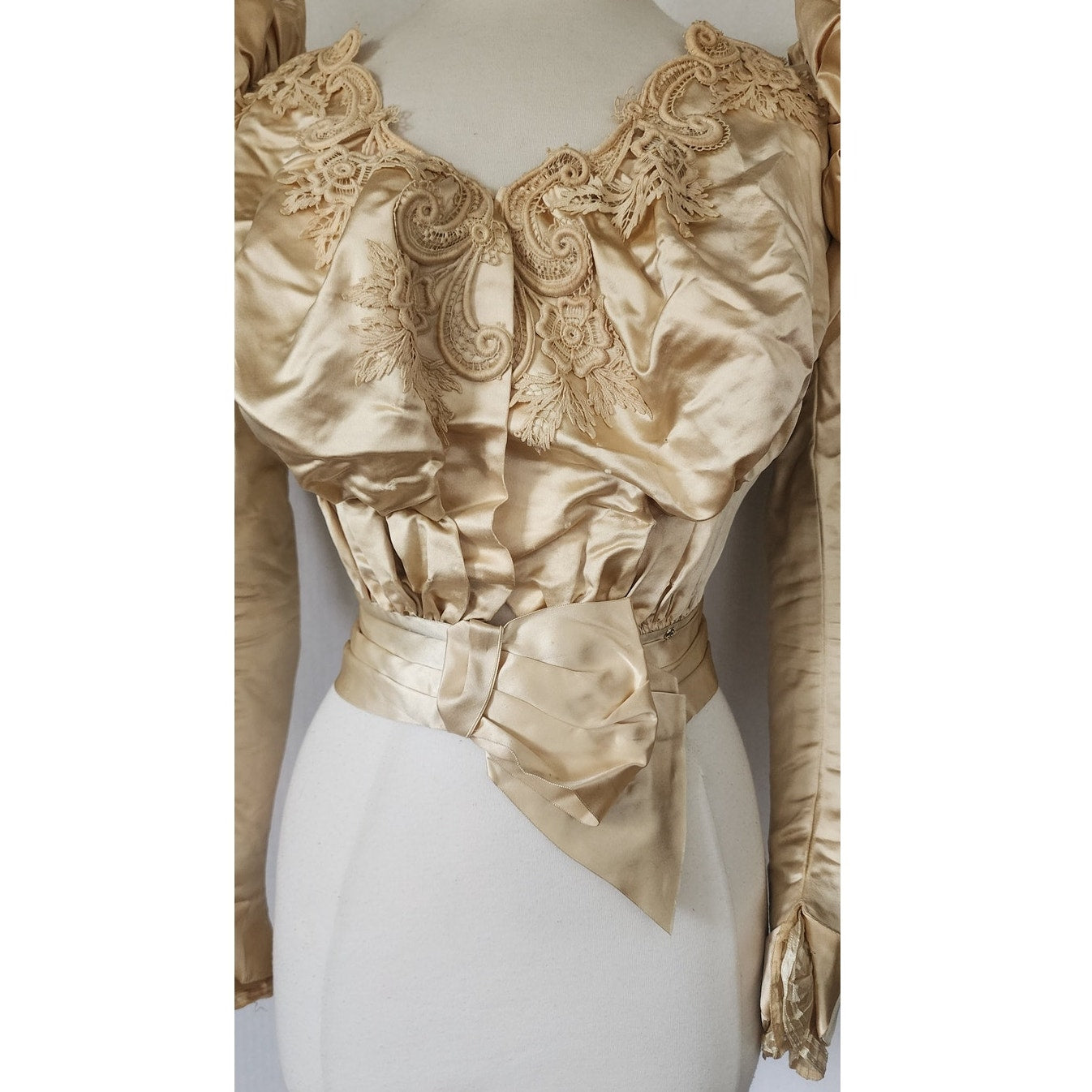 Victorian Ball Gown Bodice Top Jacket Puff Ruffled Sleeves Cream Silk Lace Embroidery 1880s 1890s
