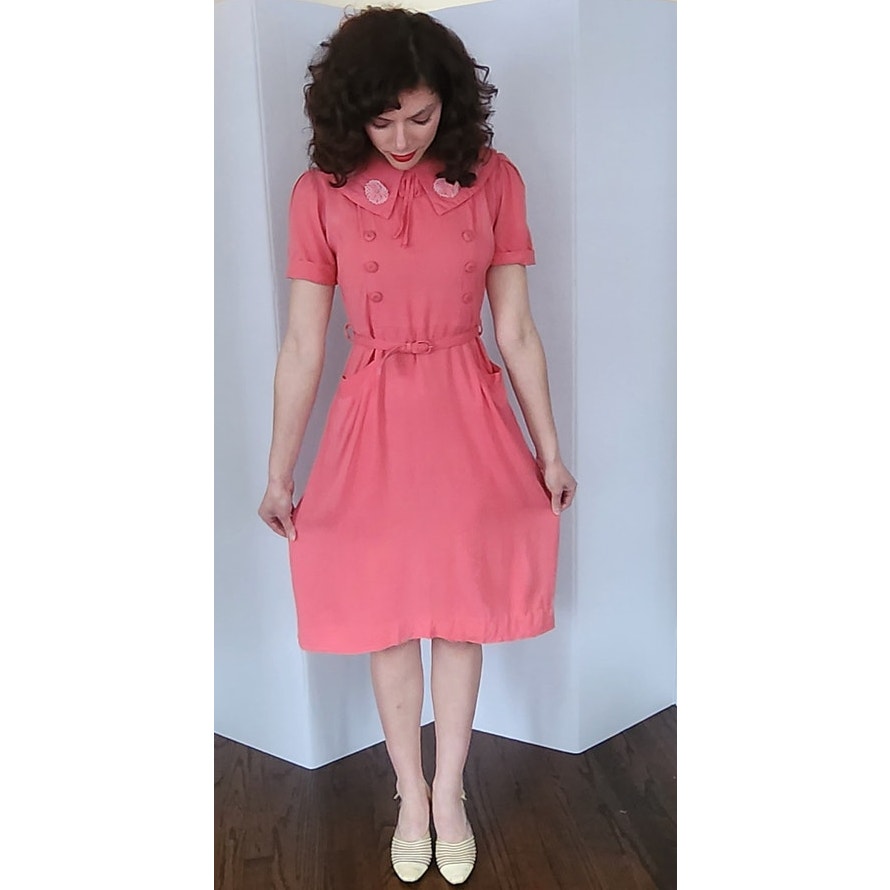 Vintage 40s Coral Pink Dress w/ Embroidered Floral Collar, Belted / M