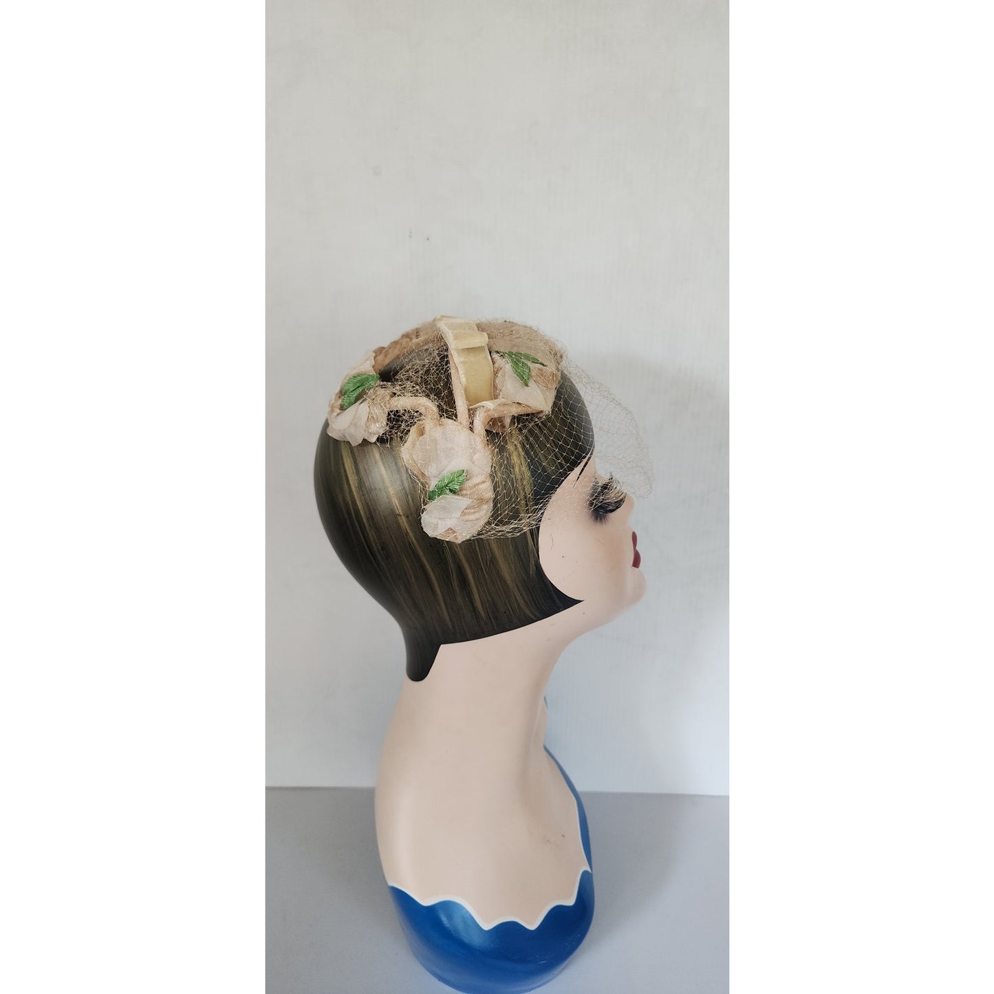 Vintage 50s Fascinator Hat Beige Peach Floral Crown Bridal Headband Wedding