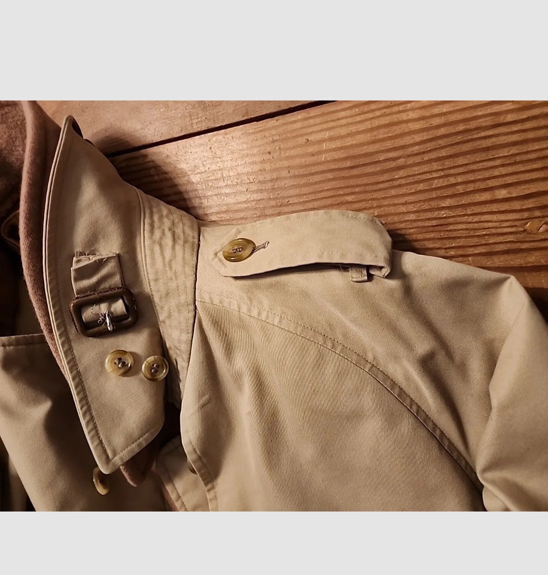 Vintage Burberrys Iconic Mens Trench Coat Beige, Wool Liner Size 42