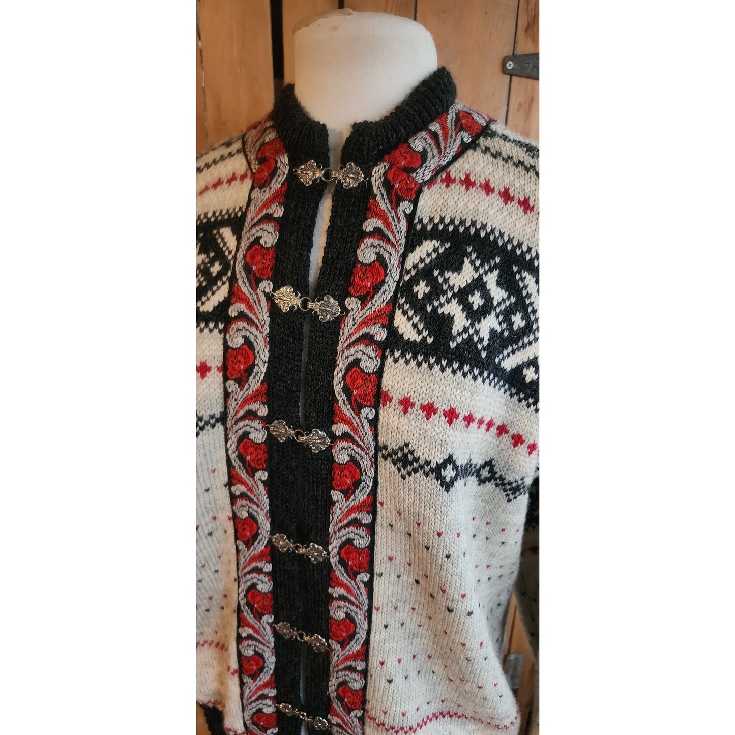 Vintage Nordic Cardign Ski Sweater Voss Knit Snowflake Pattern Norway