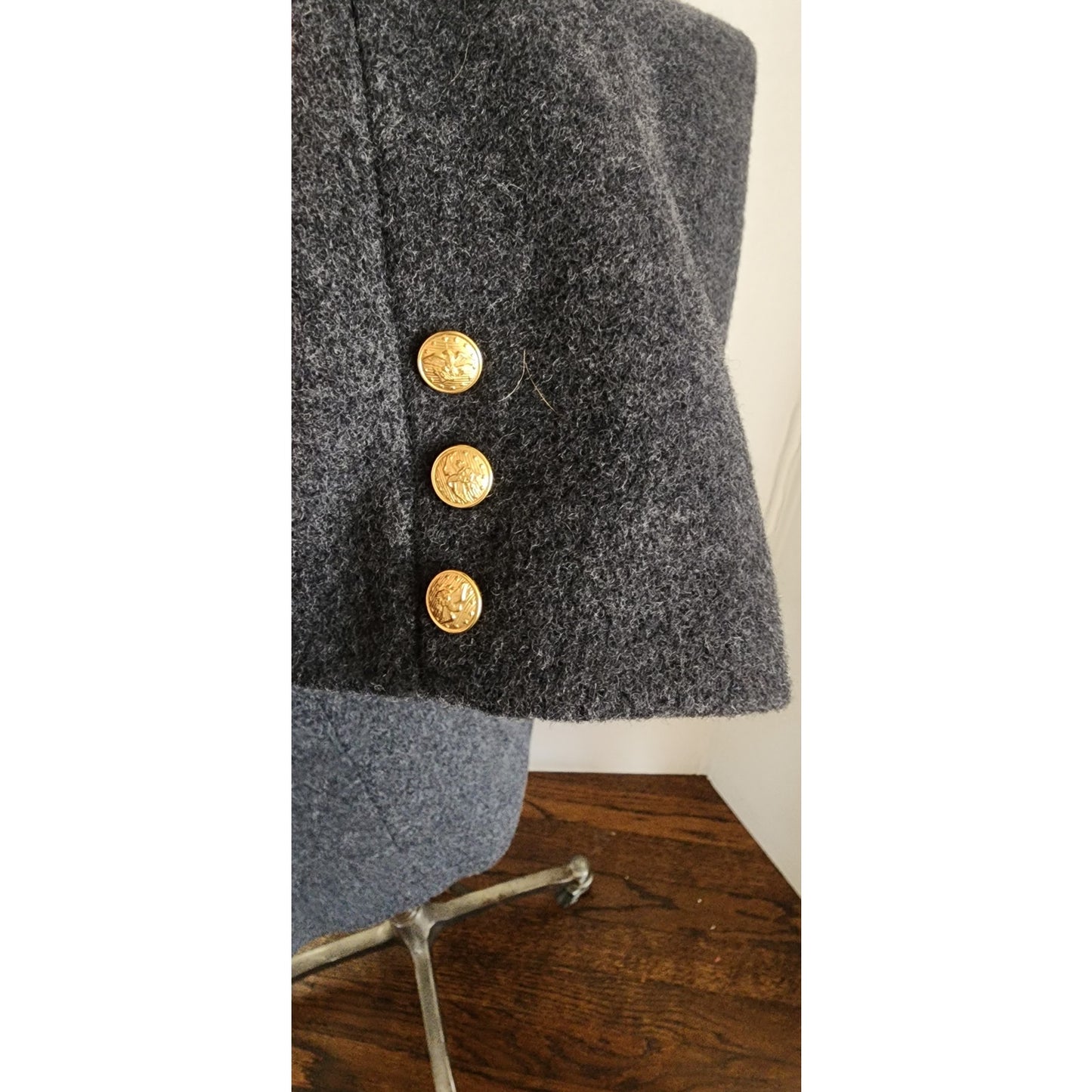 Vintage 80s Gray Blazer w/Heraldic Crest by Hugo Buscati / M