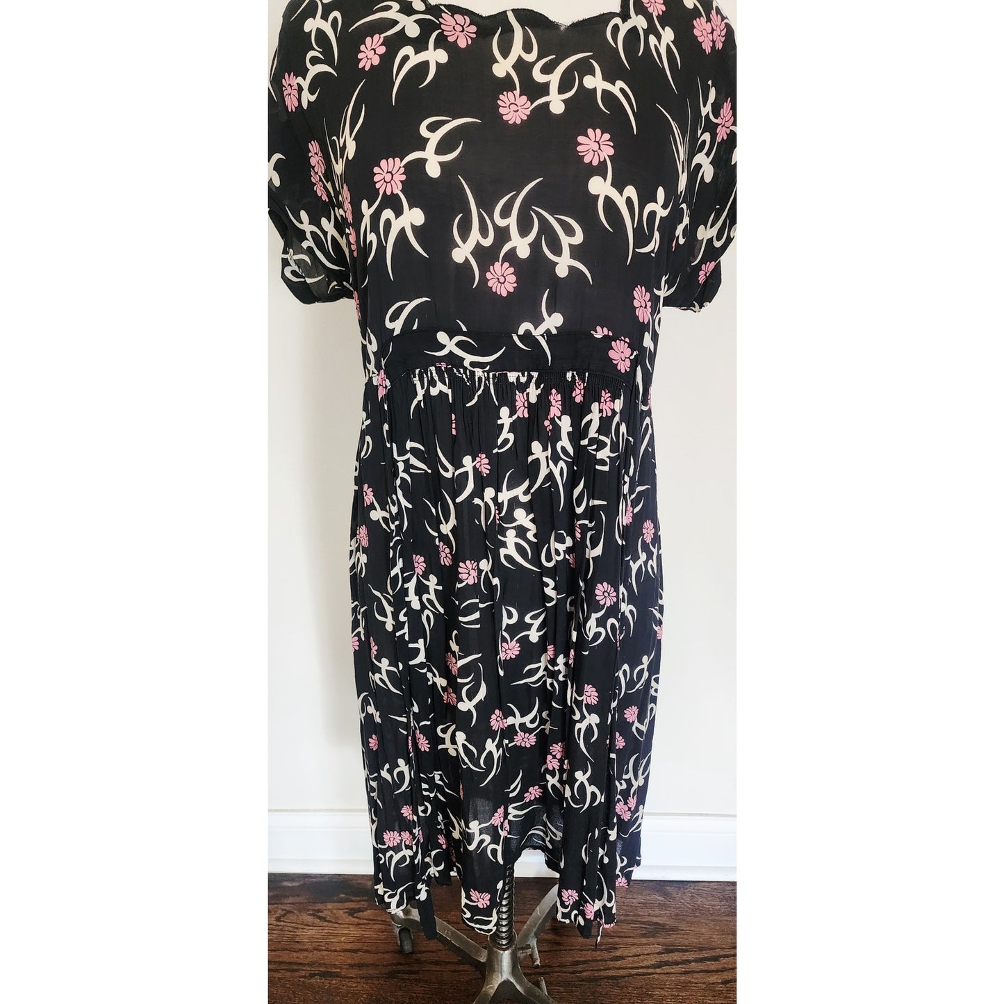 Vintage 1930s Rayon Print Maternity Dress Adjustable Tie Sash Dark Floral Print