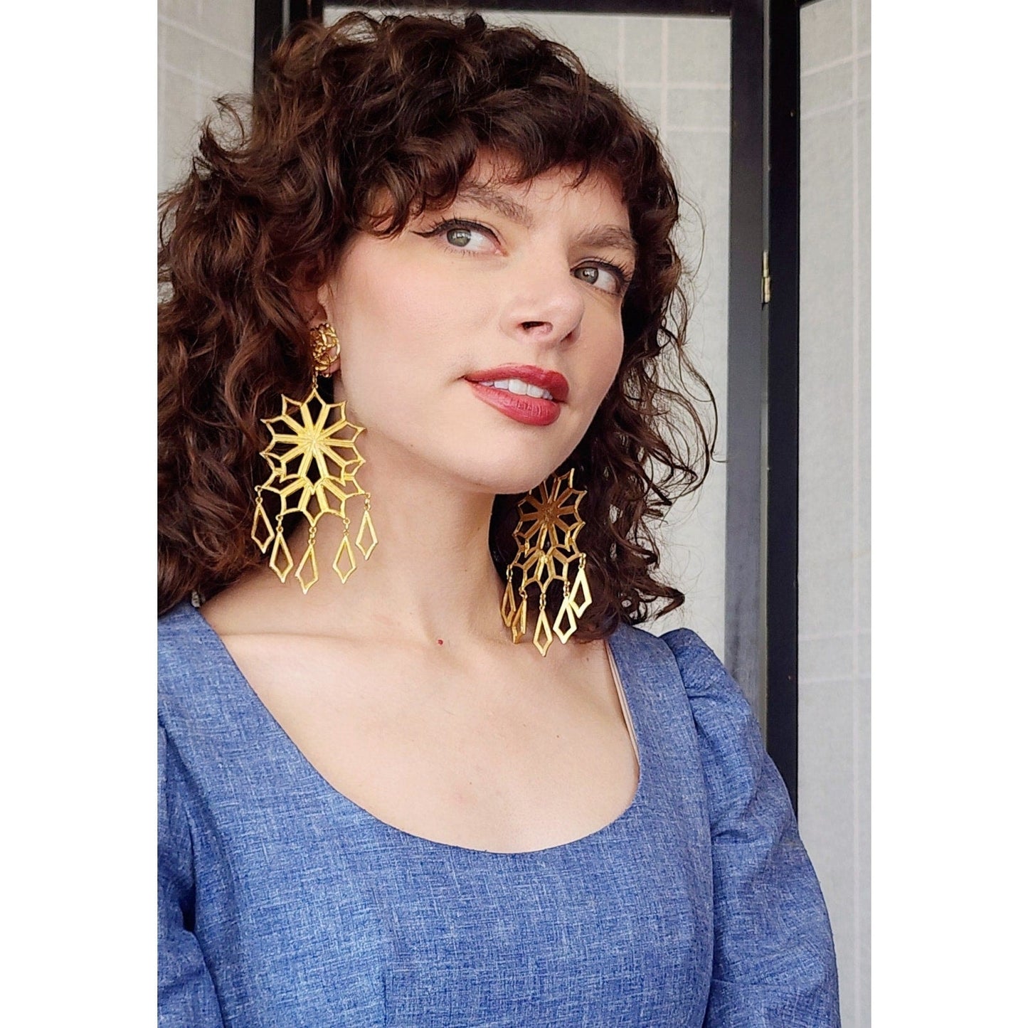 Vintage 1980s Oversized Earrings Gold Snowflake Starbursts