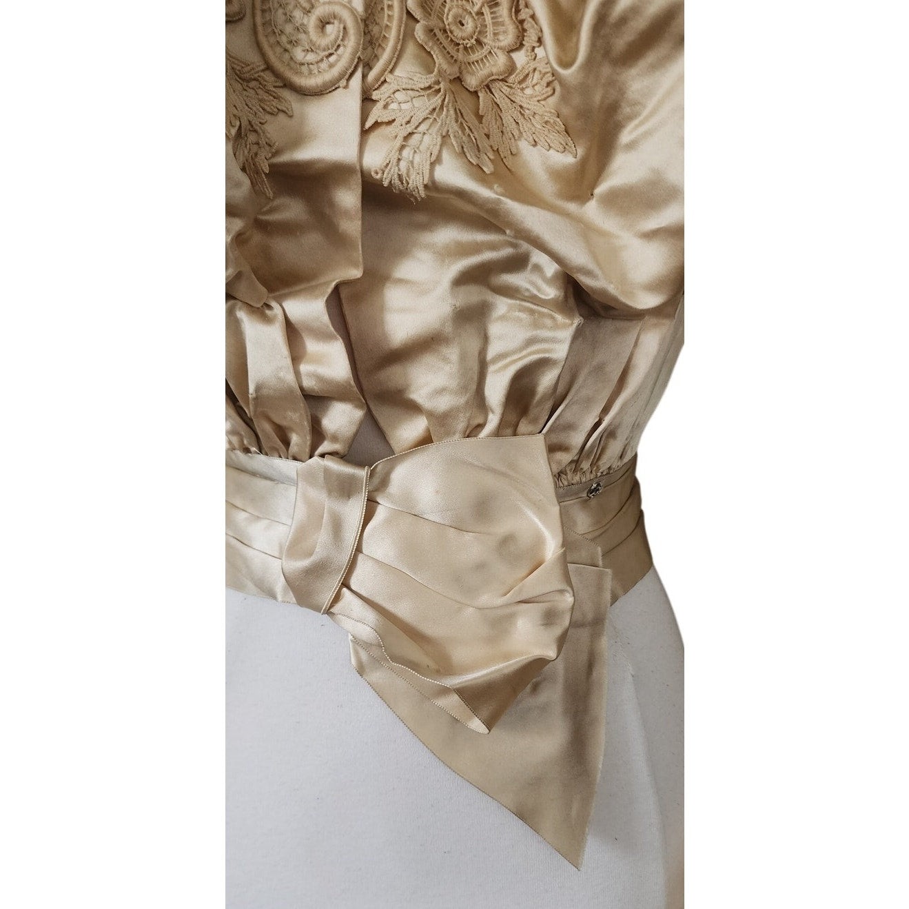 Victorian Ball Gown Bodice Top Jacket Puff Ruffled Sleeves Cream Silk Lace Embroidery 1880s 1890s