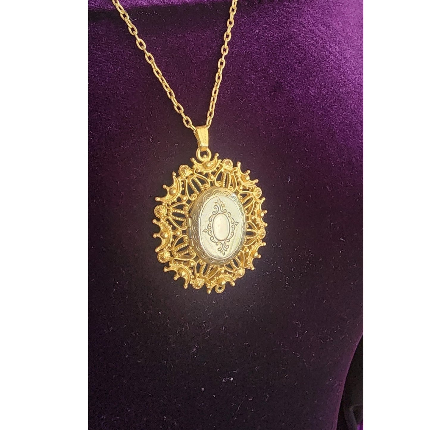 Vintage 1960s Florenza Necklace Locket Pendant Gold Baroque Style