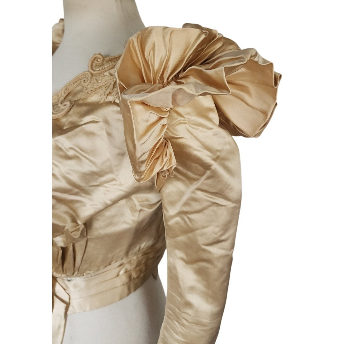 Victorian Ball Gown Bodice Top Jacket Puff Ruffled Sleeves Cream Silk Lace Embroidery 1880s 1890s