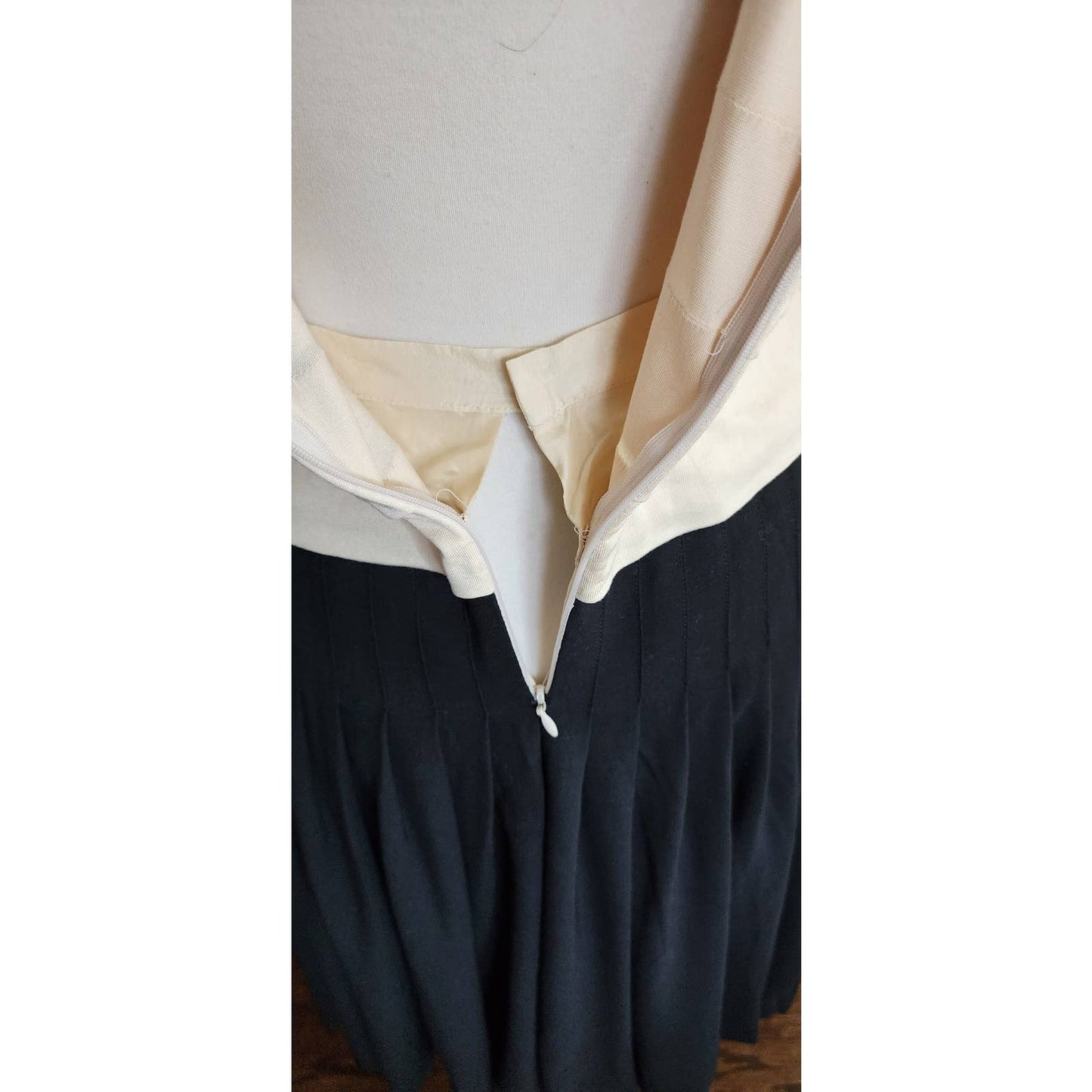 Vintage Y2K Chanel Dress Cream Black Pleated Long Sleeve