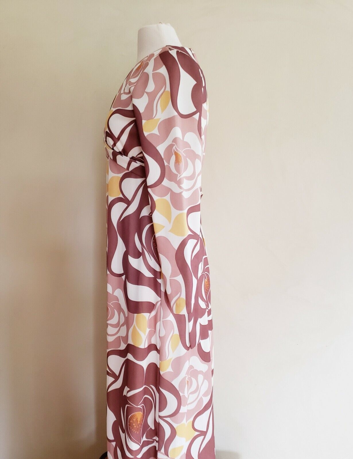 1970s Long Sleeved Maxi Dress Bold Print Brown Beige Floral Print V Neckline S