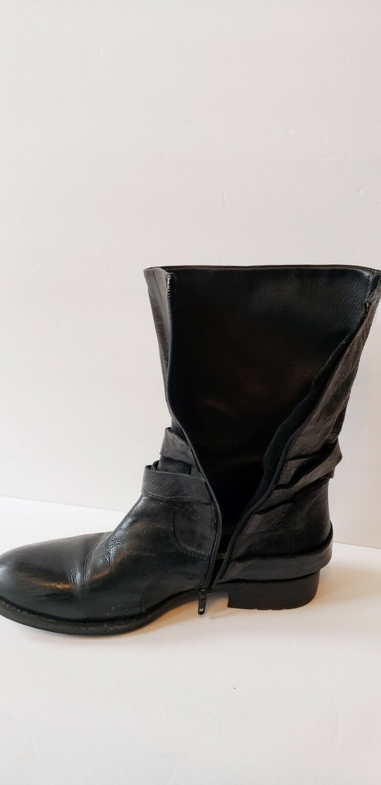 Vera Wang Lavender Black Leather Kippy Boots Buckle Straps Zipper 8 Mid Calf