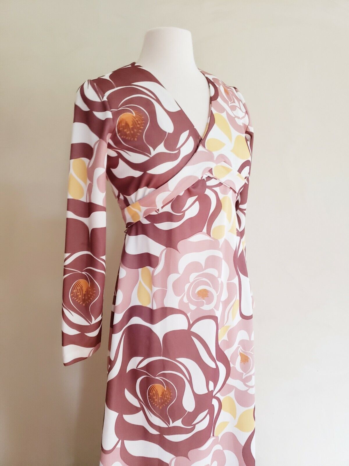1970s Long Sleeved Maxi Dress Bold Print Brown Beige Floral Print V Neckline S