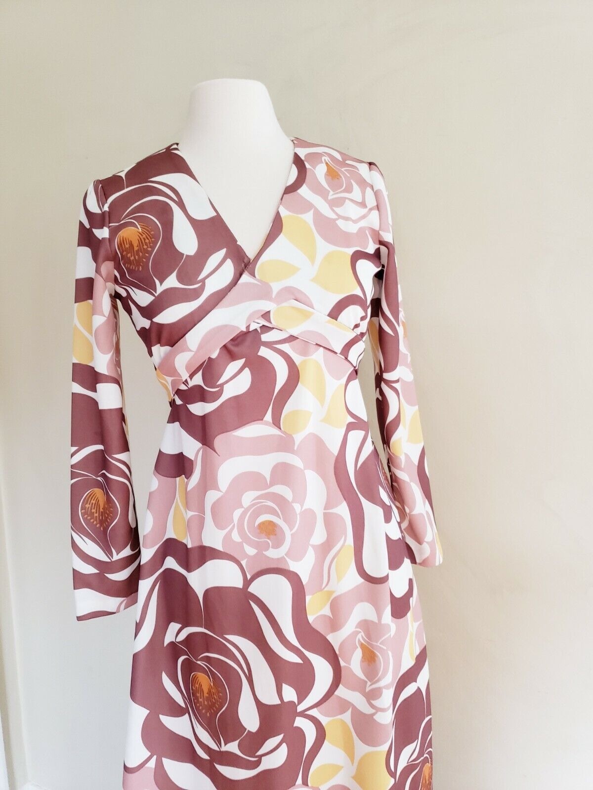 1970s Long Sleeved Maxi Dress Bold Print Brown Beige Floral Print V Neckline S