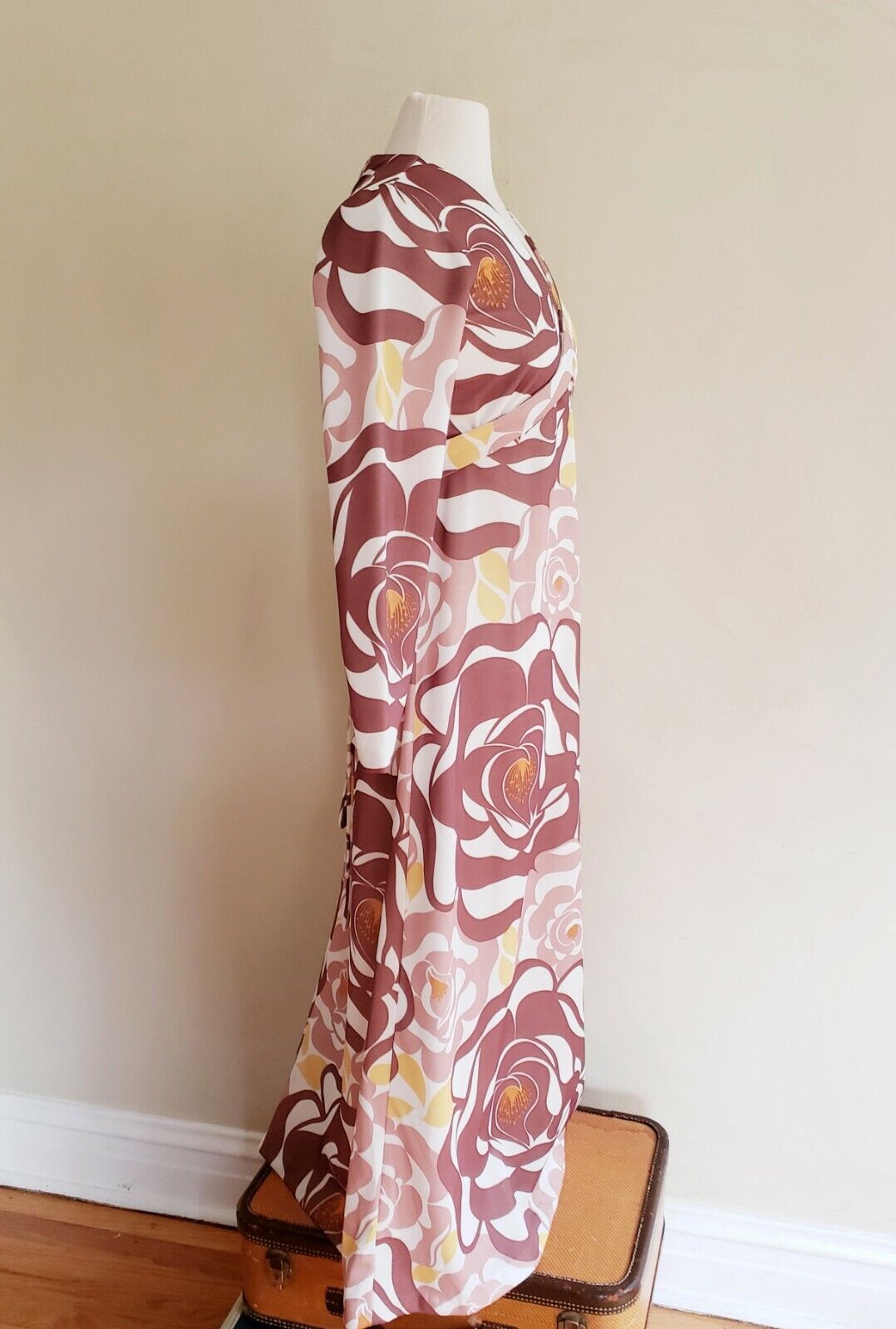 1970s Long Sleeved Maxi Dress Bold Print Brown Beige Floral Print V Neckline S