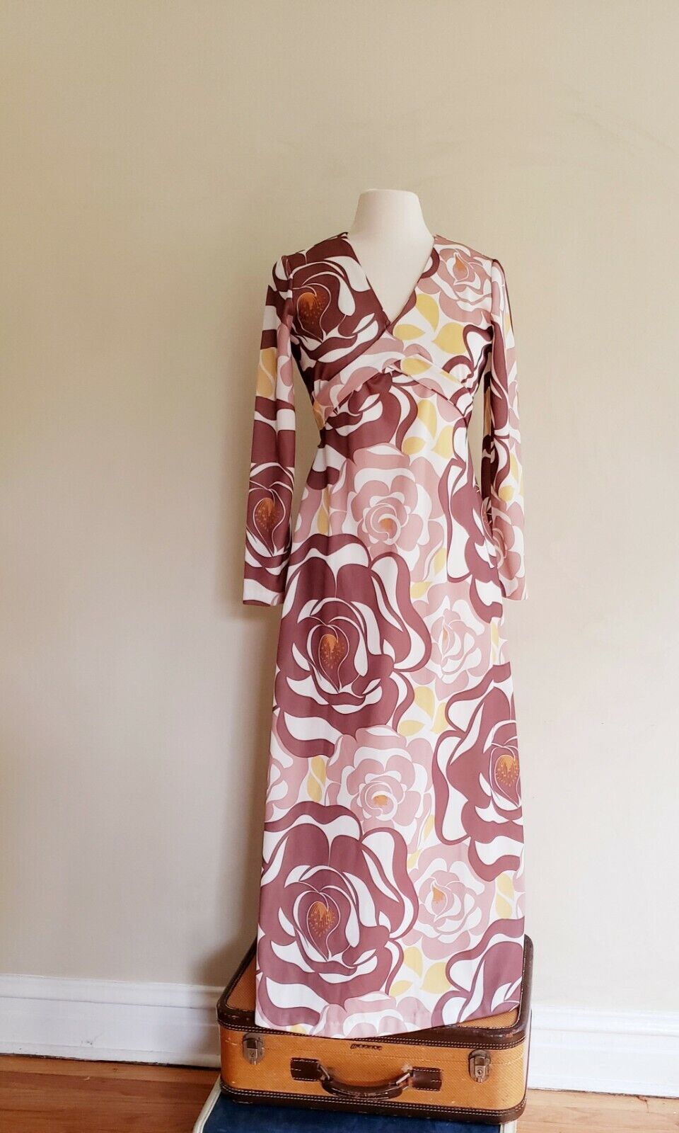 1970s Long Sleeved Maxi Dress Bold Print Brown Beige Floral Print V Neckline S