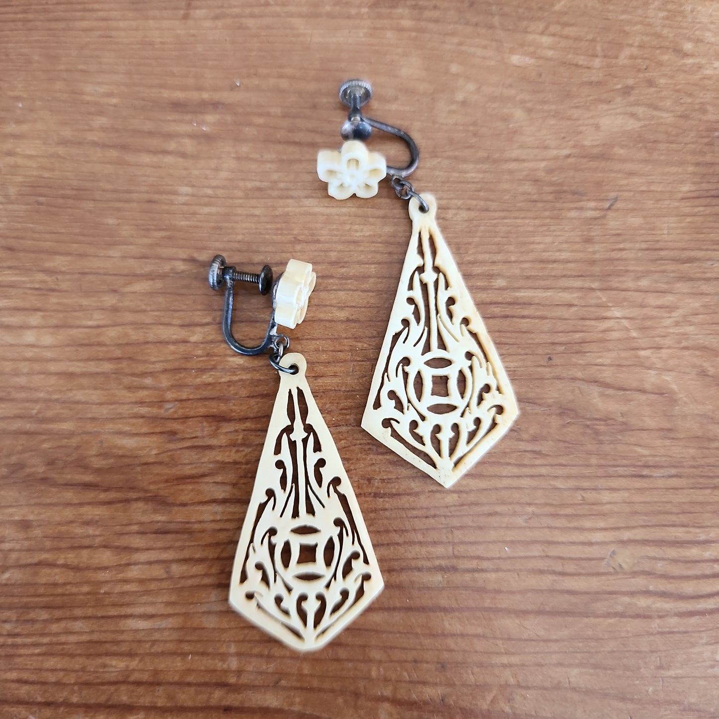 1940s Carved Bone Dangle Earrings in Cream / Sterling Screw on Clips