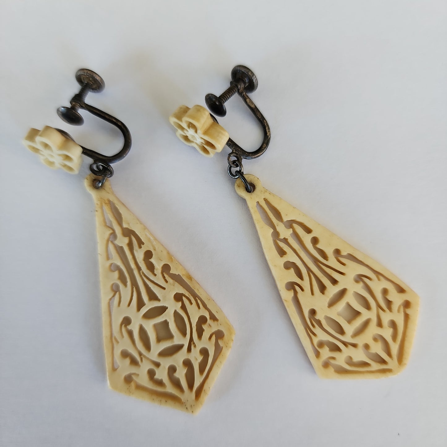 1940s Carved Bone Dangle Earrings in Cream / Sterling Screw on Clips