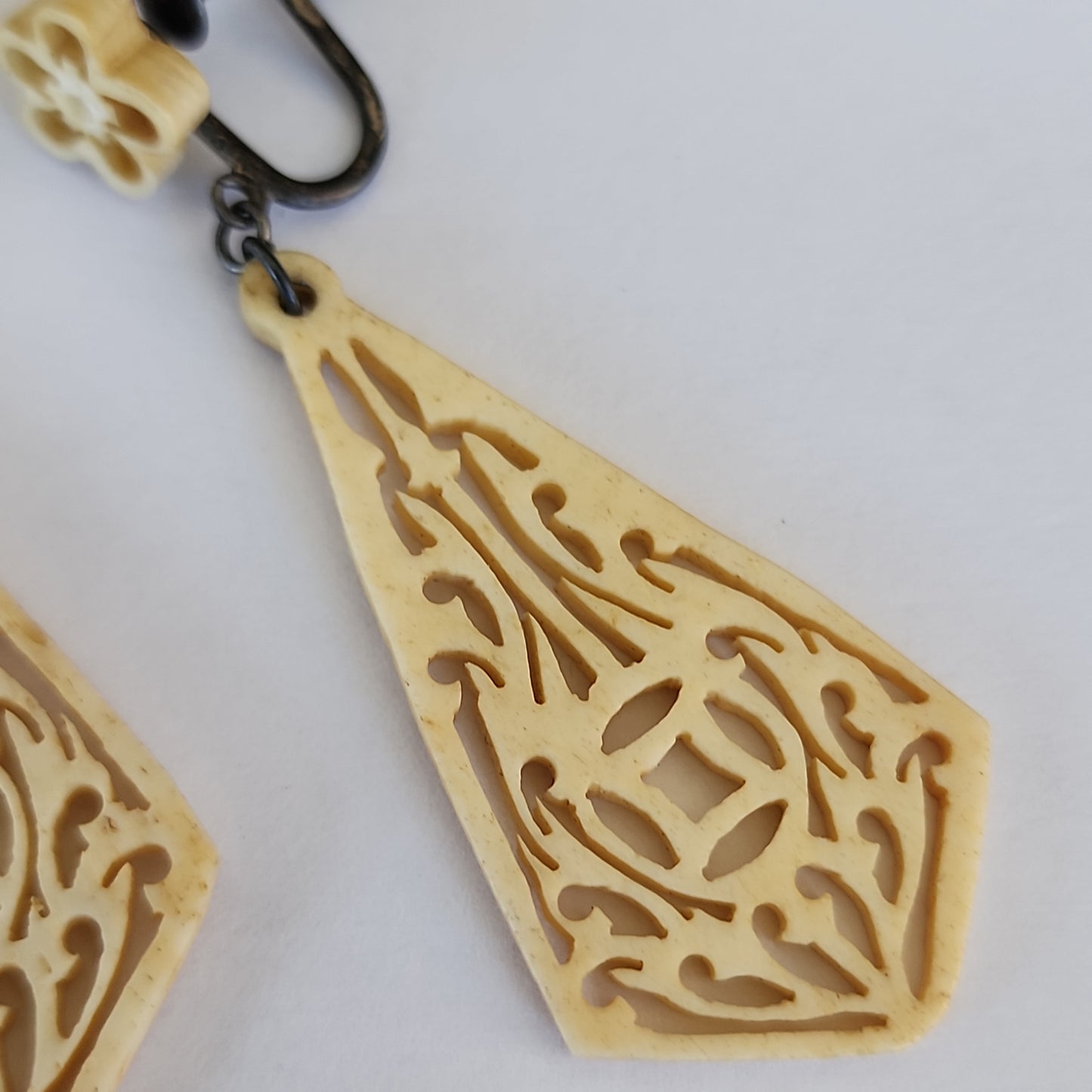 1940s Carved Bone Dangle Earrings in Cream / Sterling Screw on Clips