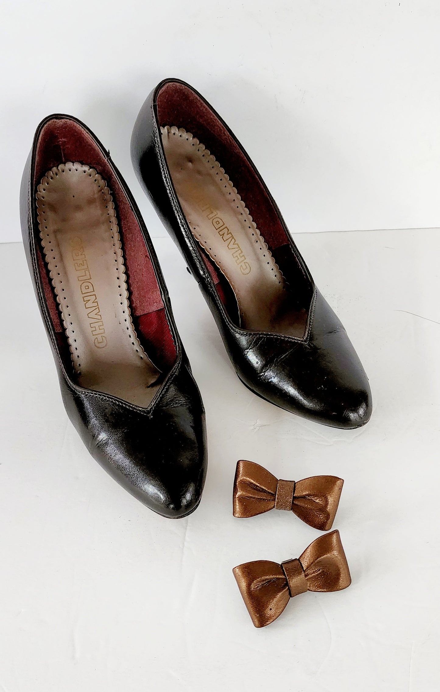 80s Brown Leather Pumps High Heels with Bow Clips by Chandlers Size 7 / Vegan / Original Box