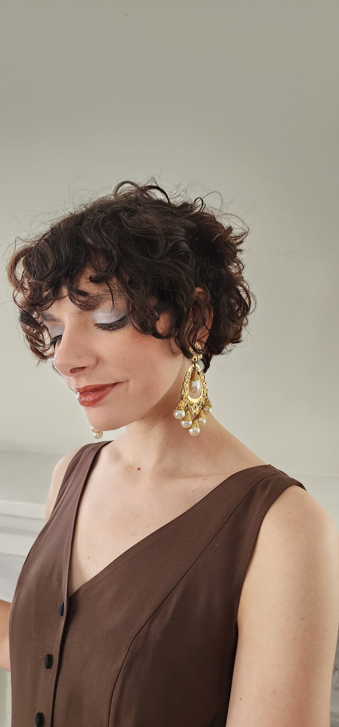 60s Chandelier Earrings Dangly Oversized Clips in Hammered Gold w/Faux Pearl Beads