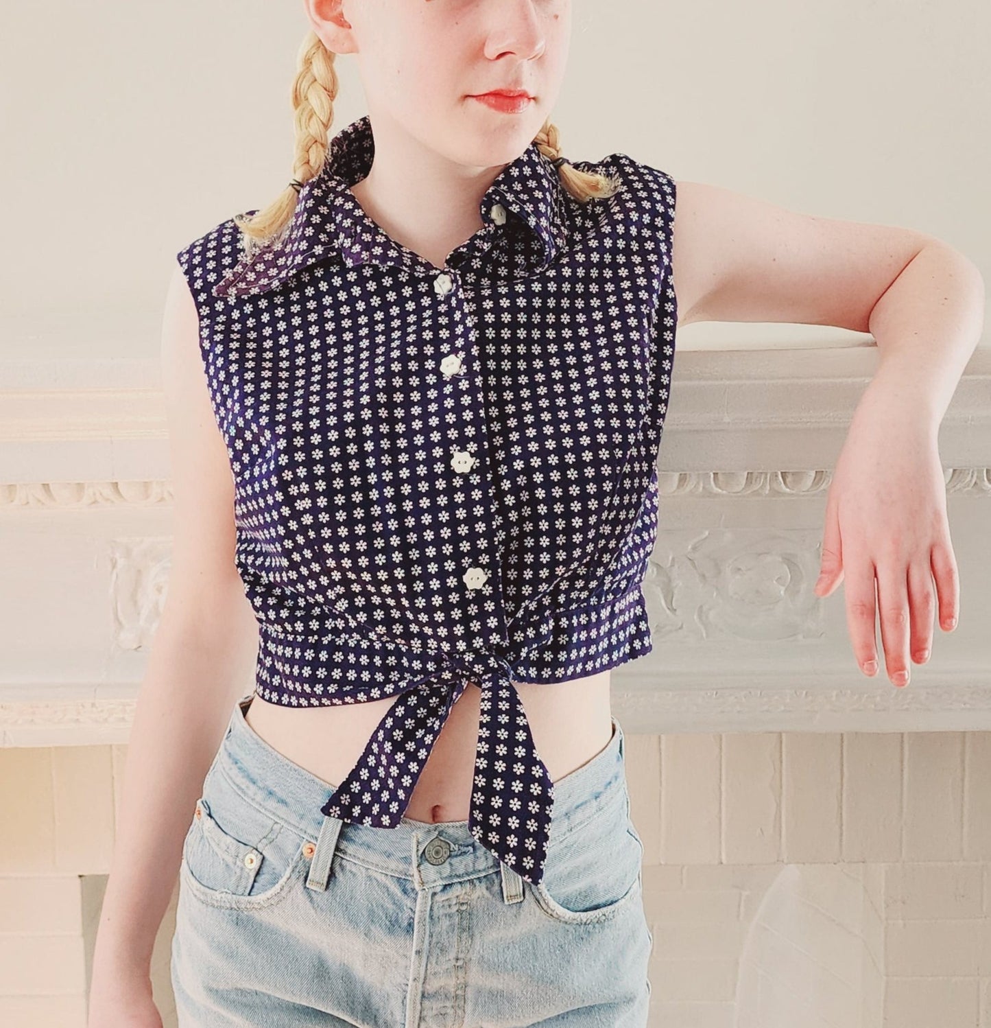 70s Summer Crop Top Button Down / Sleeveless Shirt in Navy Blue w/White Flowers